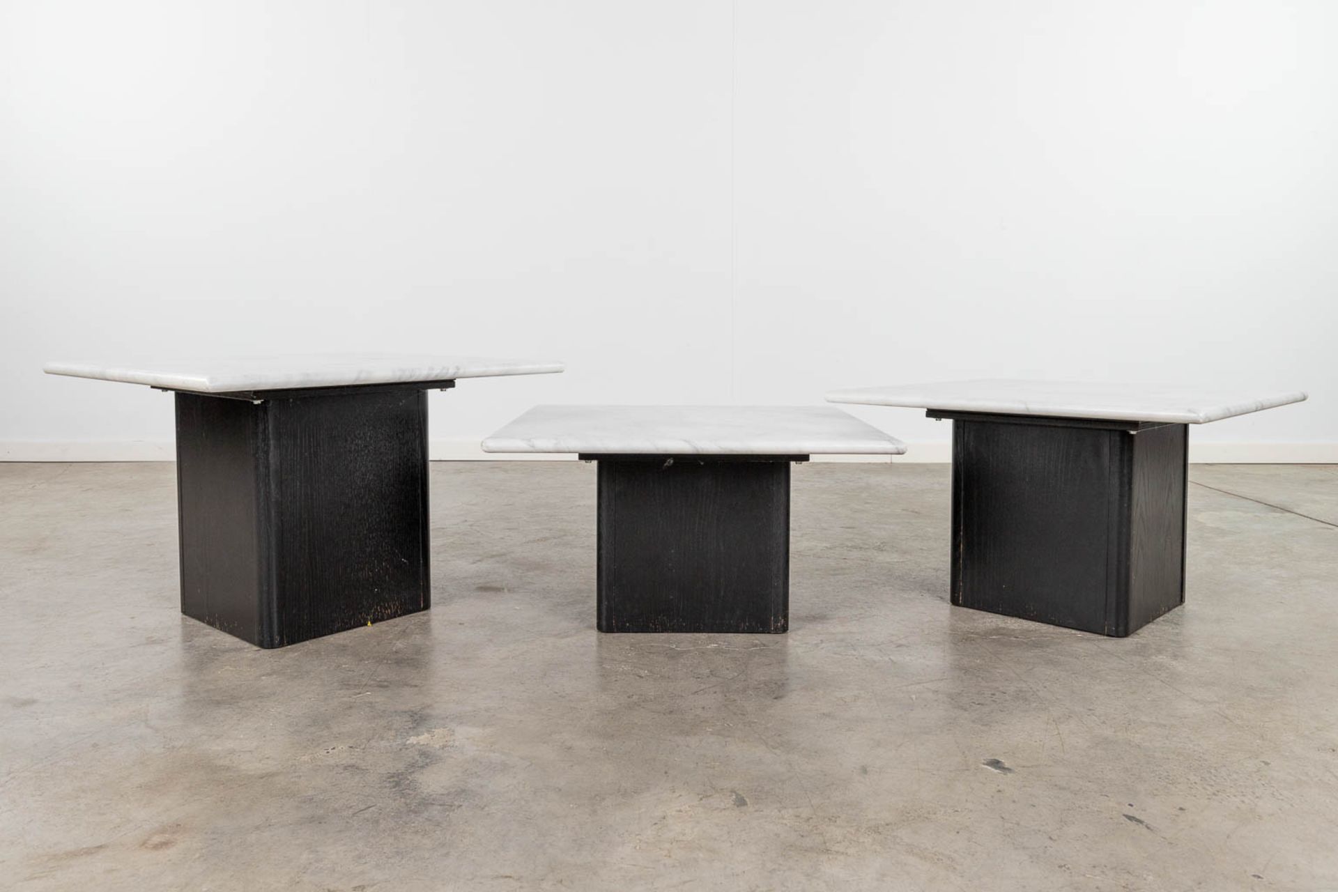 A set of 3 matching coffee tables with different heights, marble on a wood stand. Circa 1980. (L: 60 - Image 5 of 10