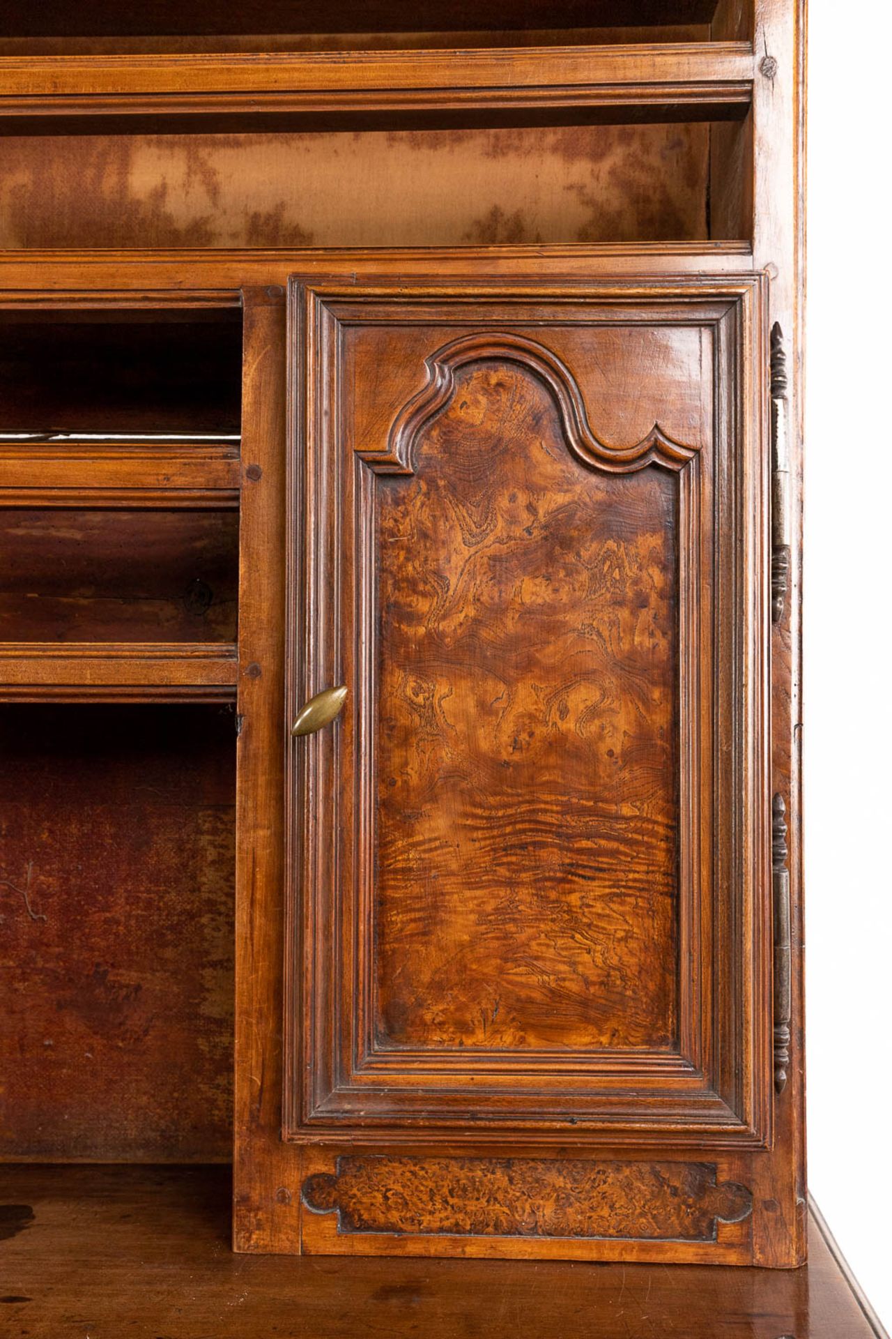 A Buffet, vaisselier, walnut with a standing clock, France, 18th C. (L: 60 x W: 180 x H: 298 cm) - Image 4 of 22