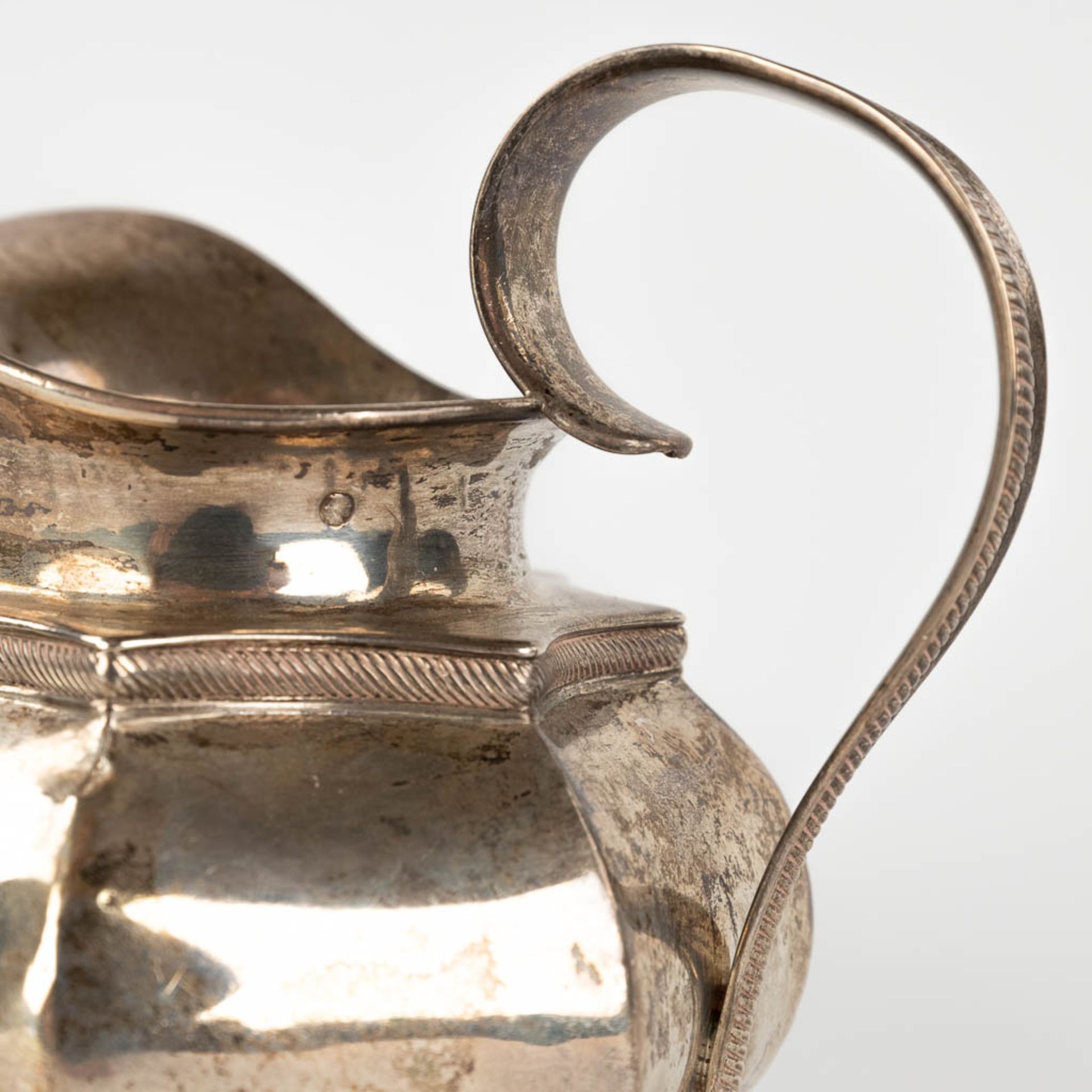 An antique milk jug, silver. The Netherlands, 19th C. 216g. (L: 10 x W: 12,5 x H: 12 cm) - Image 10 of 10