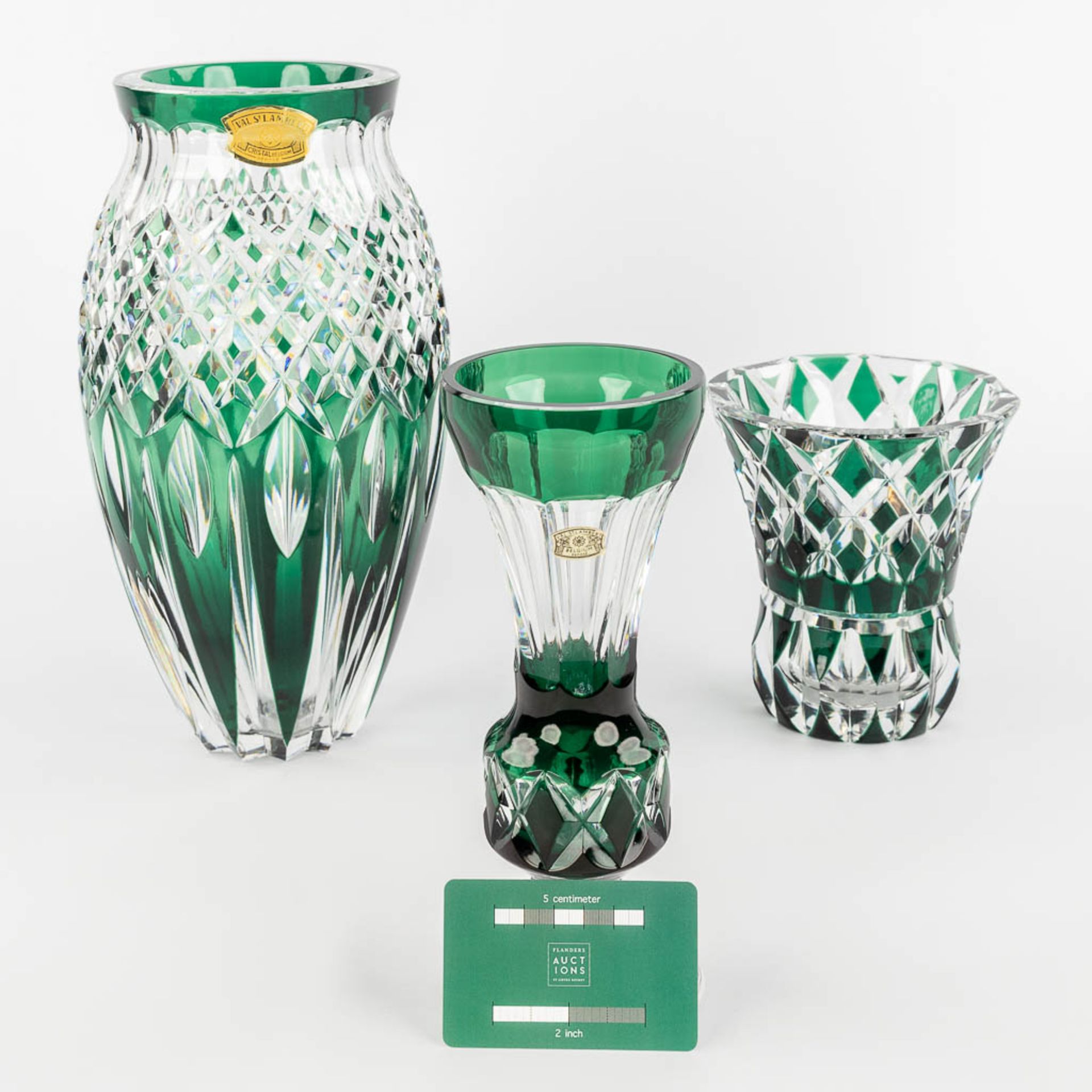 Val Saint Lambert, a collection of 3 vases, green cut crystal. (H: 30 x D: 15 cm) - Image 2 of 13