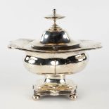 An antique butter jar, silver, The Netherlands. 19th century. 301g. (L: 14 x W: 17 x H: 16 cm)