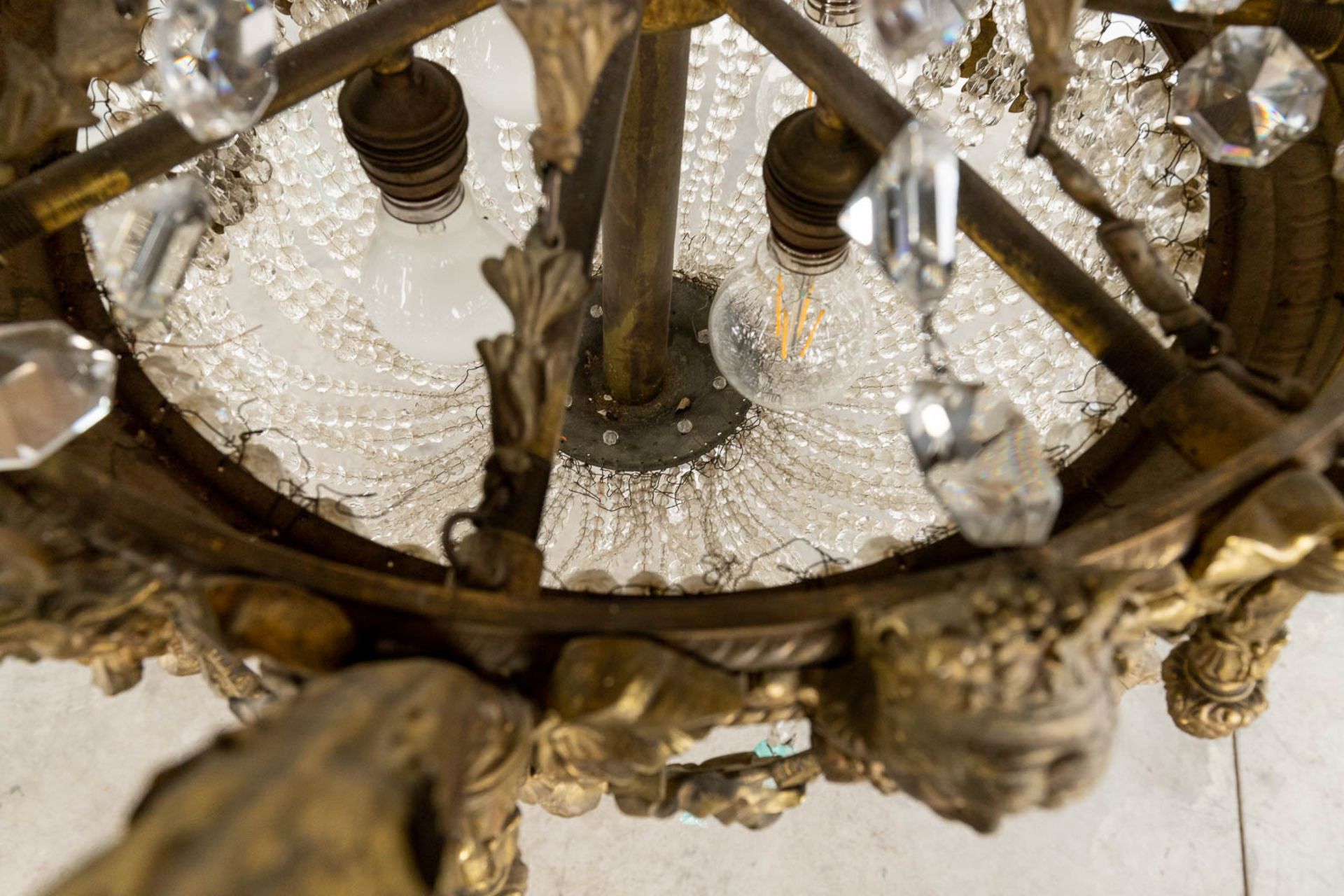 A large chandelier 'Sac ˆ Perles', bronze and glass. Circa 1900. (H: 100 x D: 100 cm) - Bild 15 aus 15