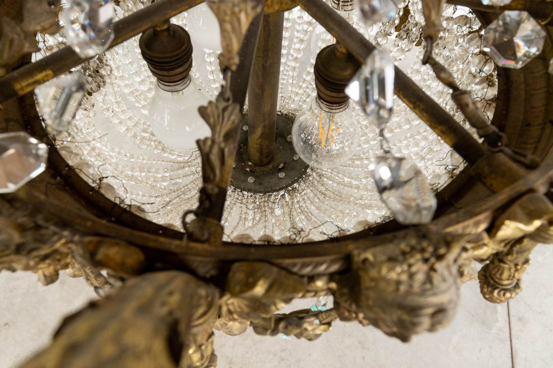 A large chandelier 'Sac ˆ Perles', bronze and glass. Circa 1900. (H: 100 x D: 100 cm) - Image 15 of 15