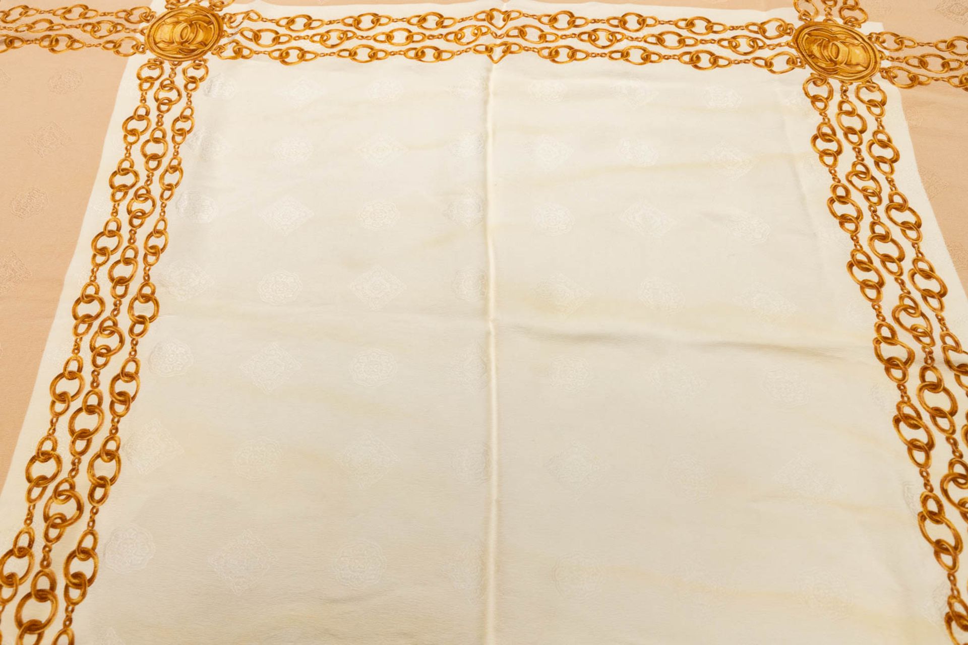Chanel, a collection of 3 silk scarfs. (L: 86 x W: 86 cm) - Image 19 of 28