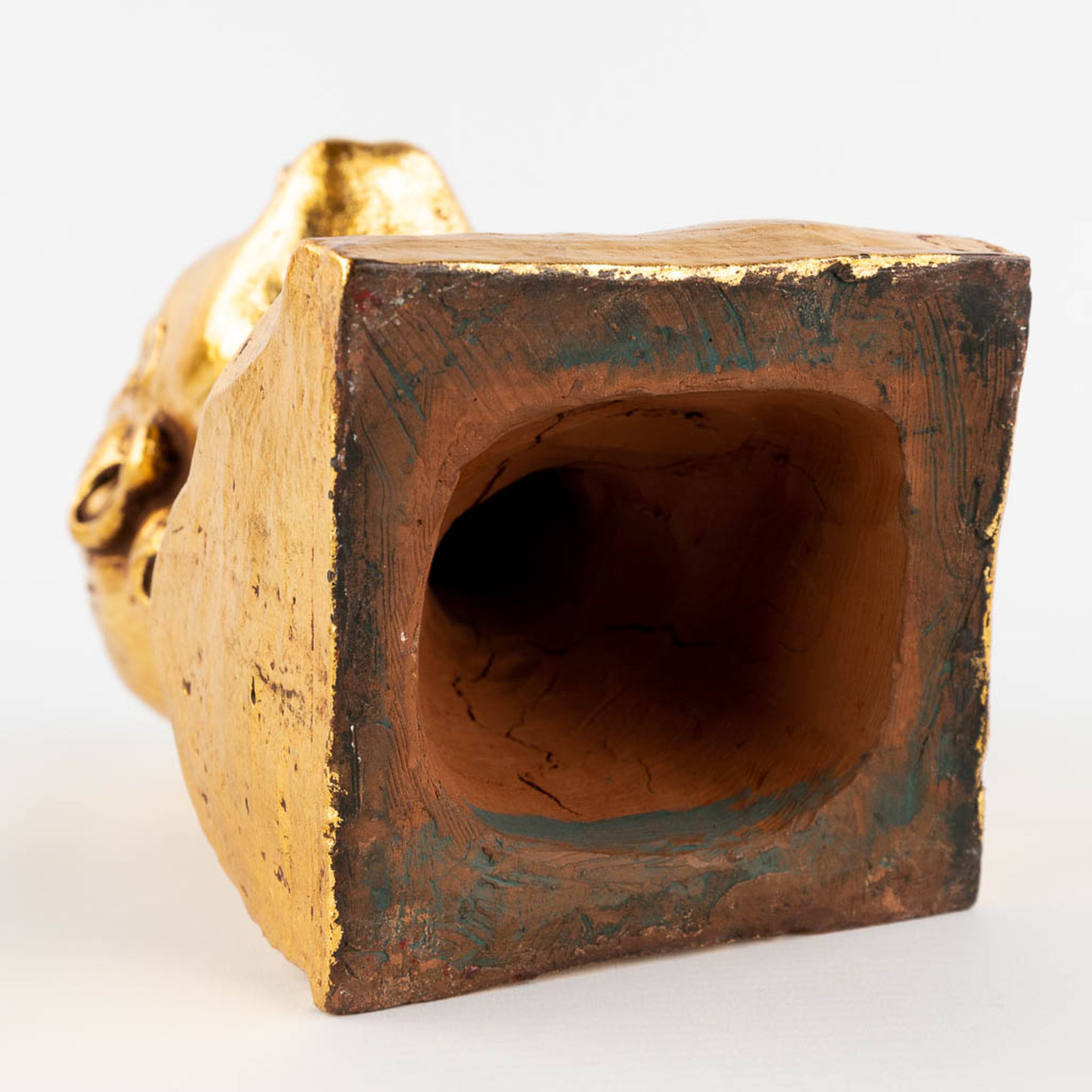 A gold-glazed terracotta buste, marked G. De La Soit. 1931. (L: 17 x W: 14,5 x H: 28 cm) - Image 10 of 12