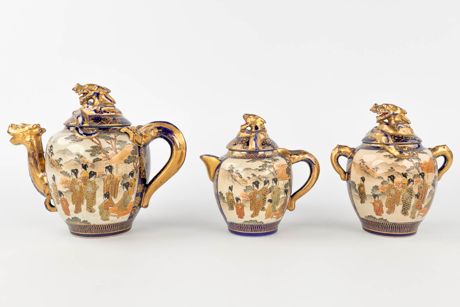 A 15-piece tea service, Satsuma stoneware, Meji period, Japan. (W: 21 x H: 17,5 x D: 12 cm) - Image 16 of 21