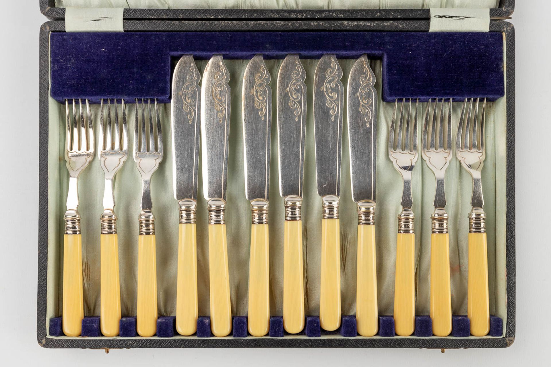 An assembled collection of silver and silver-plated cutlery in 6 storage boxes. - Image 16 of 25