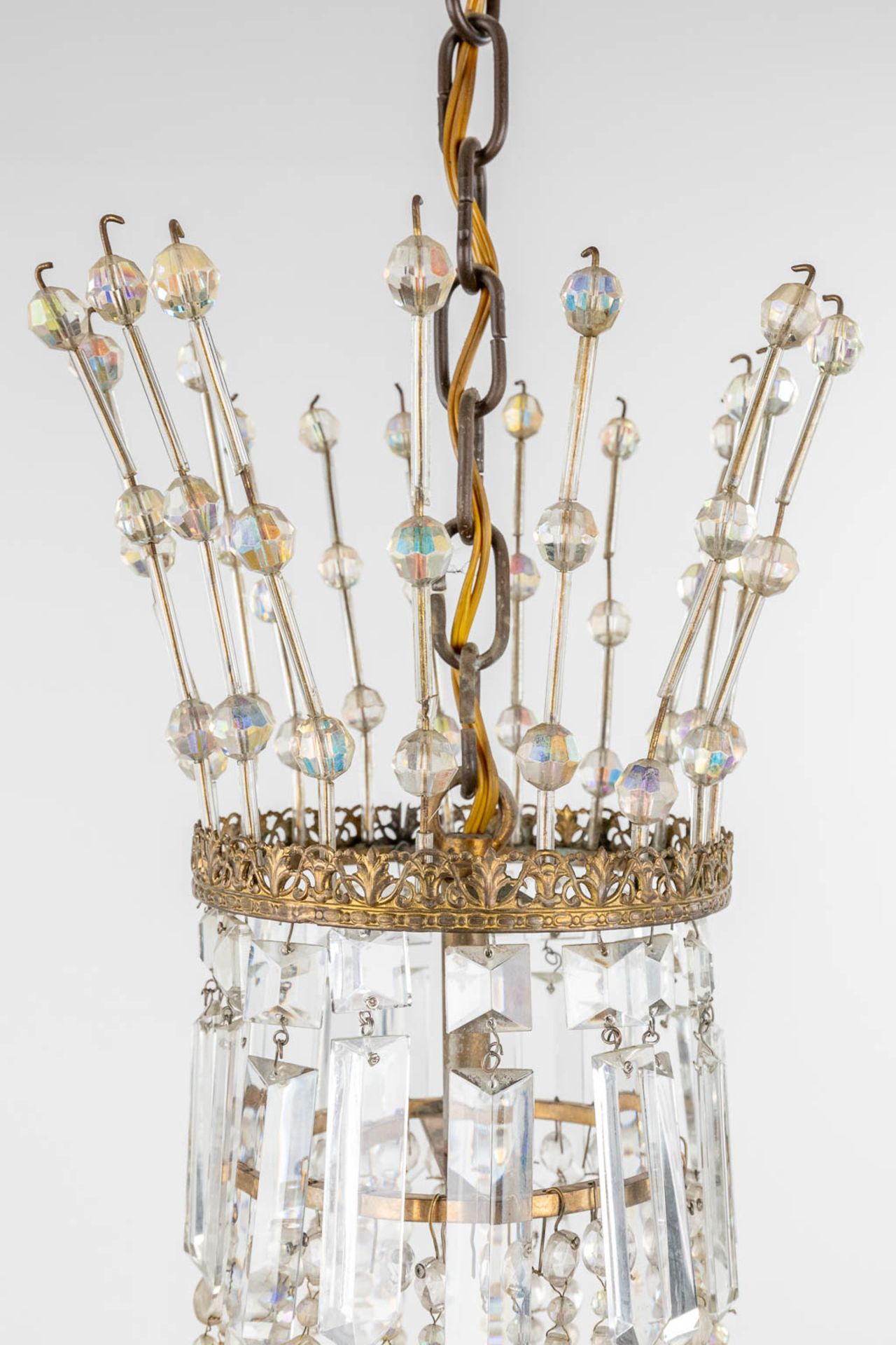 A chandelier 'Sac A Perles' decorated with tiny ram's heads. 20th century. (H: 83 x D: 42 cm) - Image 8 of 10