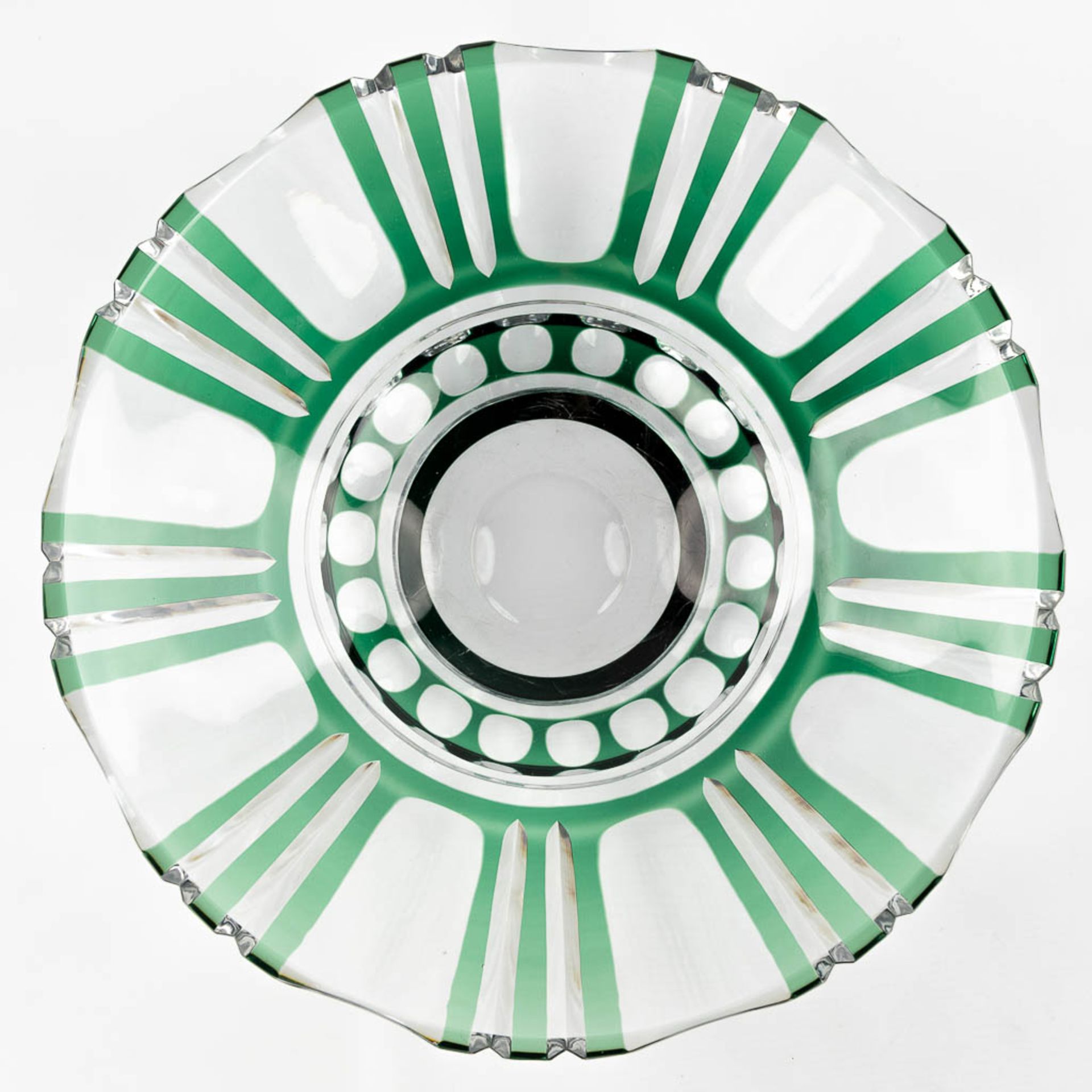 Val Saint Lambert, a large bowl made of green cut crystal. (H: 10 x D: 36 cm) - Image 6 of 9