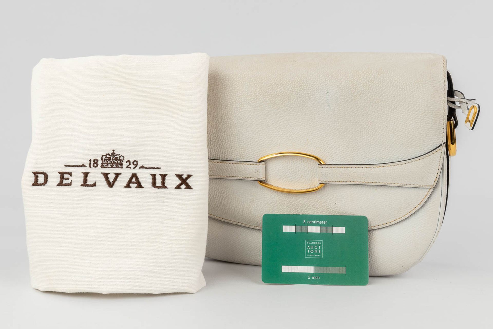 Delvaux, a handbag made of white leather with gold-plated elements. (W: 26 x H: 19 cm) - Bild 2 aus 19