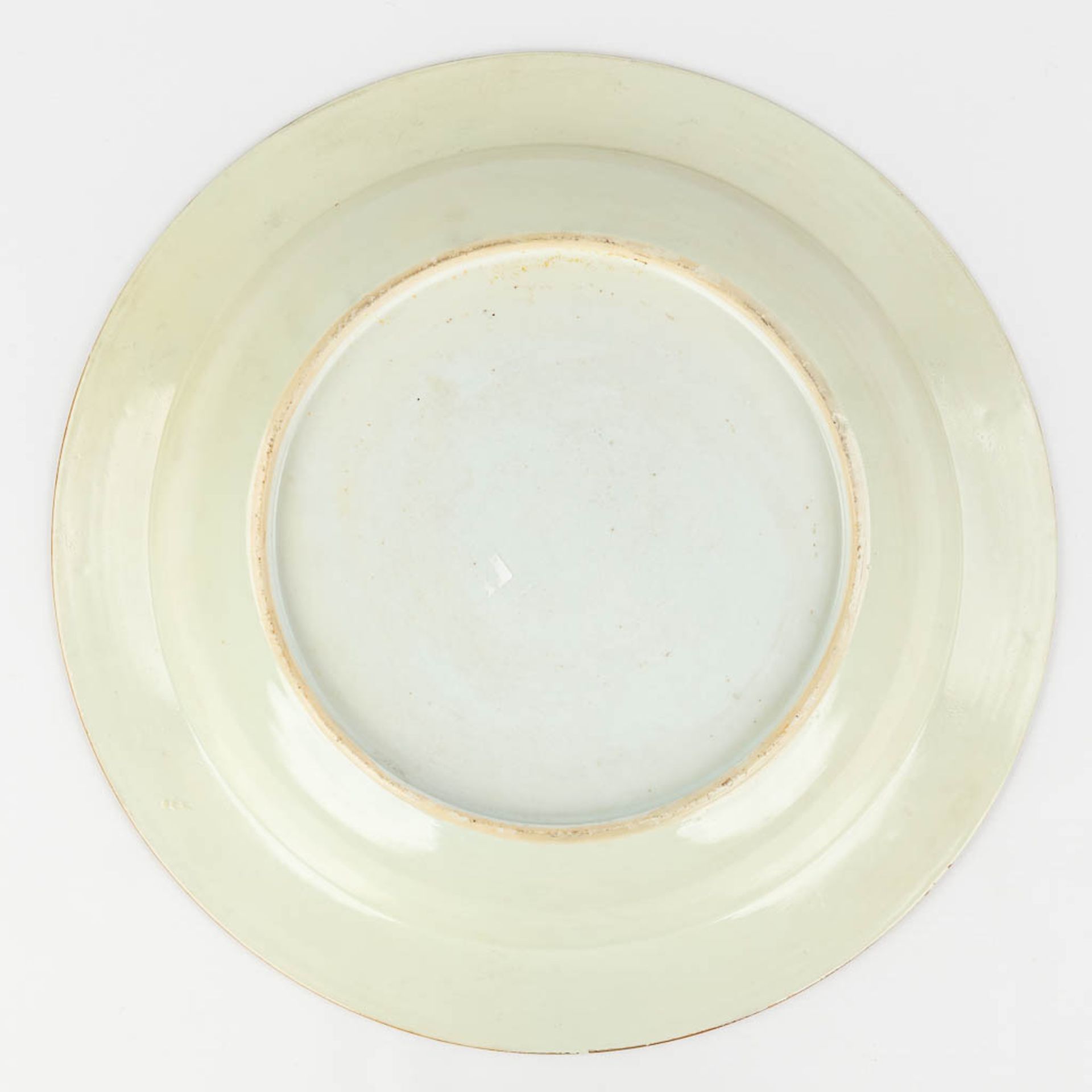 A collection of 12 Chinese Famille Rose plates, 18th/19th/20th century. (D: 36 cm) - Bild 10 aus 23