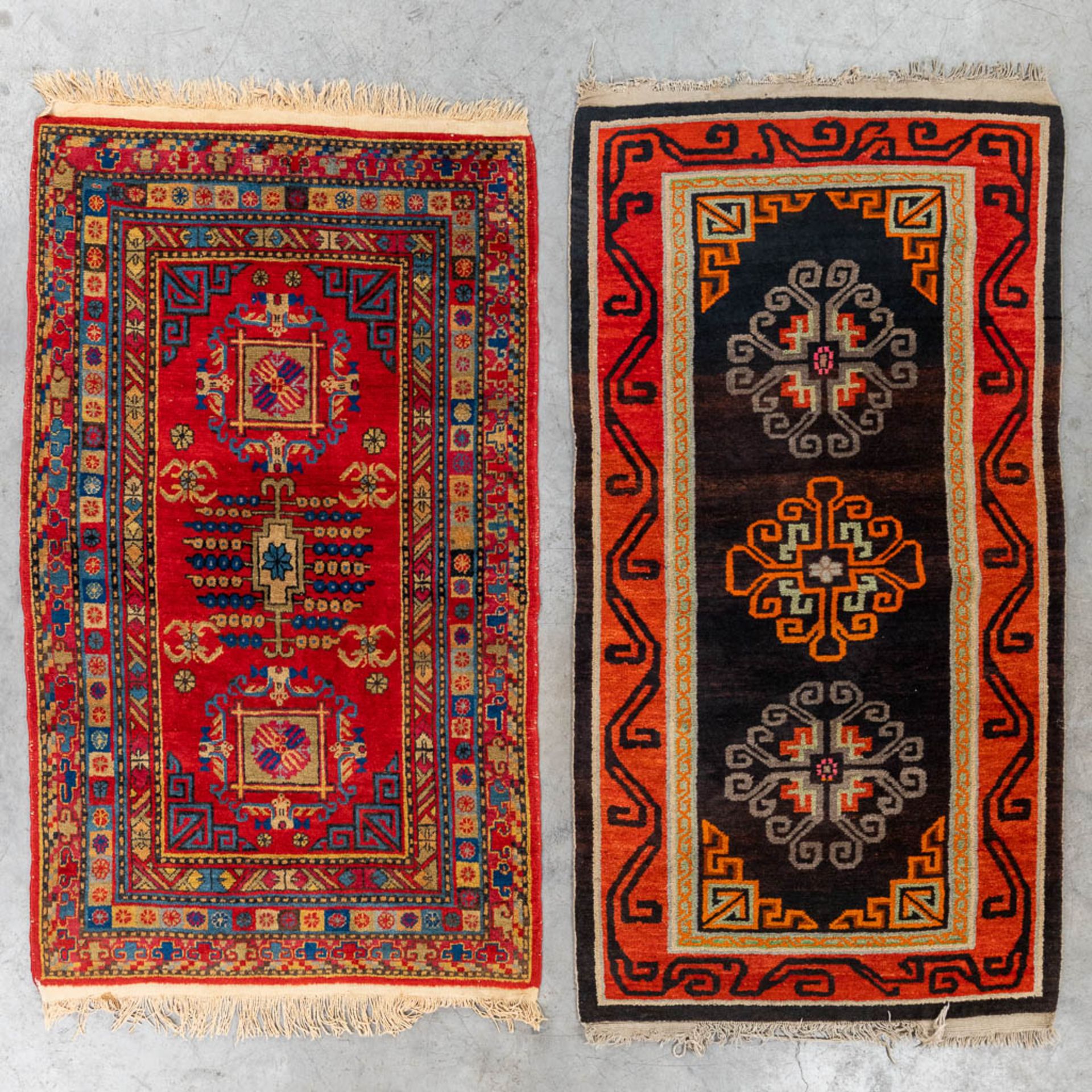A set of 2 hand-made Oriental carpets, Gothan. (L: 160 x W: 90 cm)