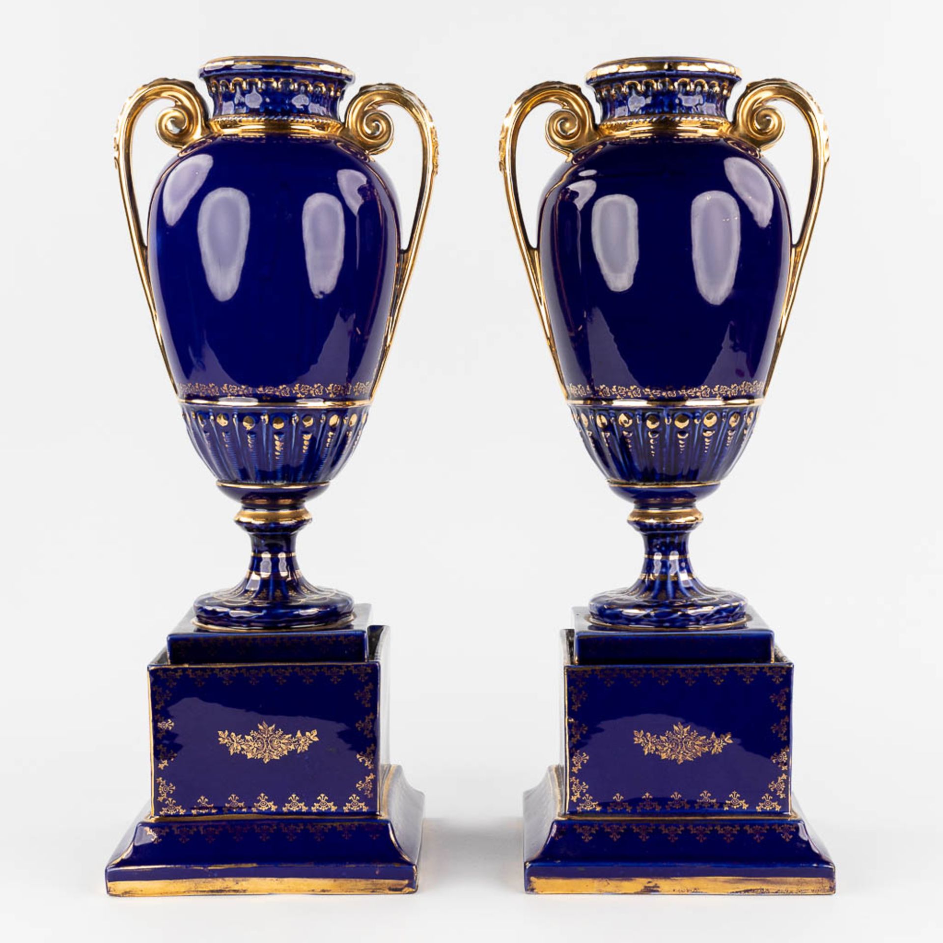 A pair of vases, with a transferprint decor. 20th C. (L: 18 x W: 18 x H: 50 cm) - Image 5 of 12