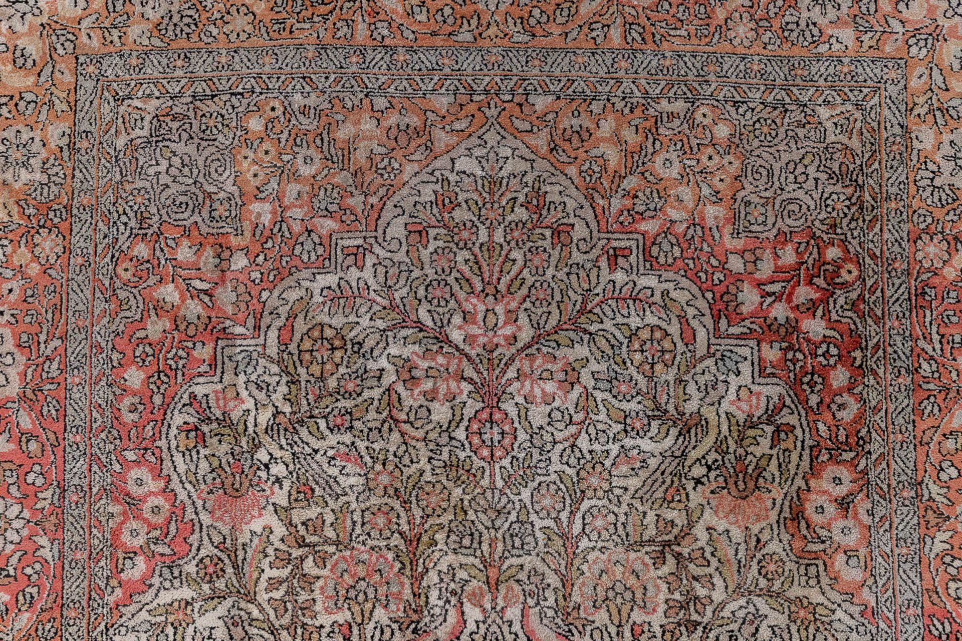 An Oriental hand-made carpet. Flower Vase, Kashan. (L: 223 x W: 146 cm) - Image 4 of 6