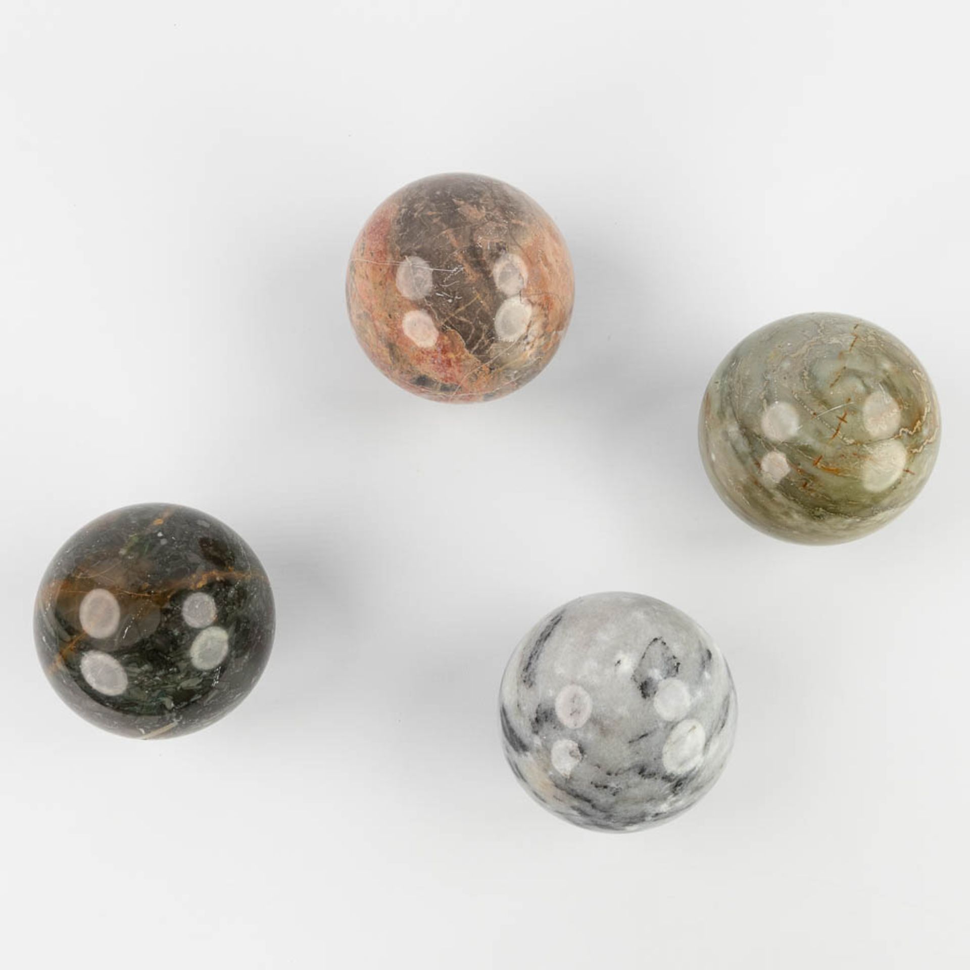 A set of 4 balls made of natural stone and marble. 20th century. (D: 9 cm)