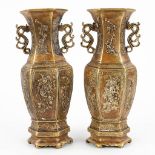 A pair of small Japanese vases, bronze. (W: 10 x H: 24 cm)