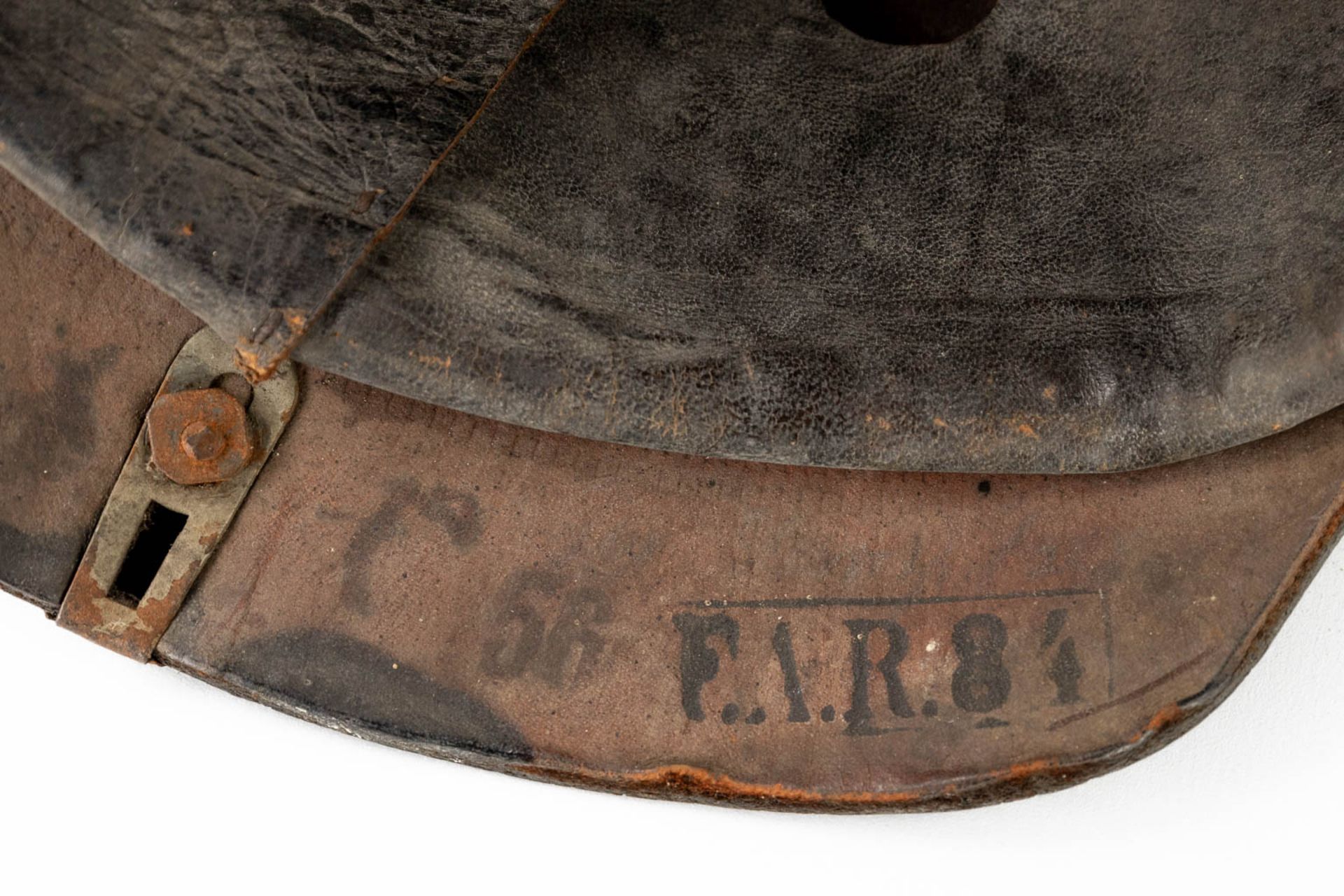An antique German Pickelhaube. Leather and copper. (L: 18 x W: 23 x H: 20 cm) - Image 15 of 15