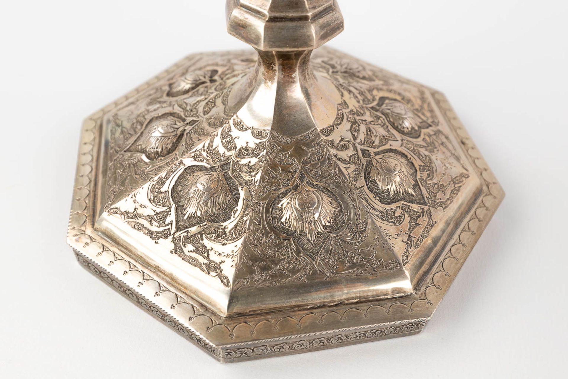 A pair of candelabra, silver, probably Middle-East. 3,650g. - Image 11 of 14