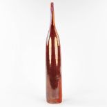 Rogier VANDEWEGHE (1923-2020) Vase for Amphora. Red luster glaze. (H: 65 x D: 10 cm)