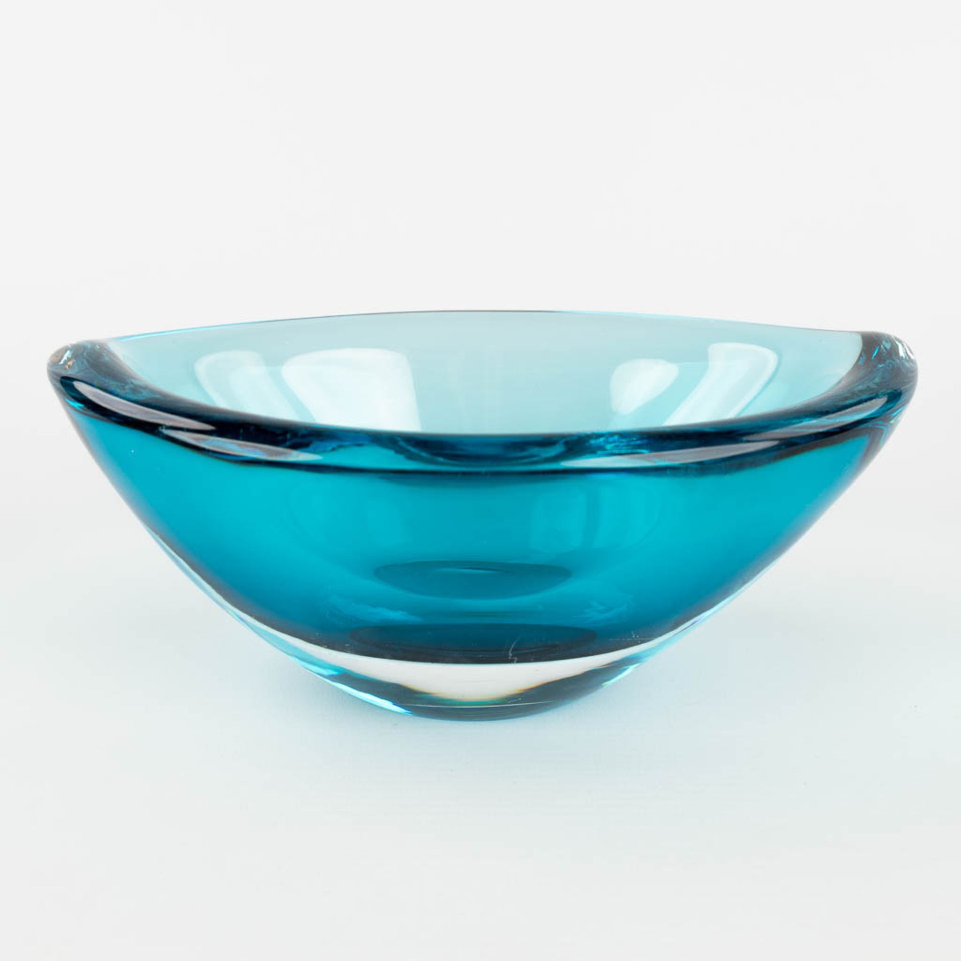 Val Saint Lambert, a bowl on a base, added a bowl in blue glass. (L: 10 x W: 21 x H: 15 cm) - Image 3 of 16