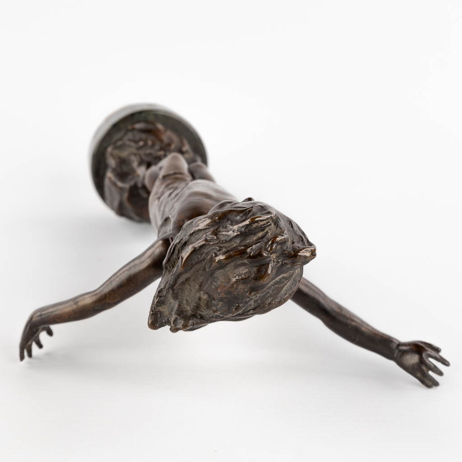 W. FULLER (XIX-XX) 'Baigneuse' patinated bronze on a green marble stand. (W: 17 x H: 29,5 cm) - Image 9 of 11