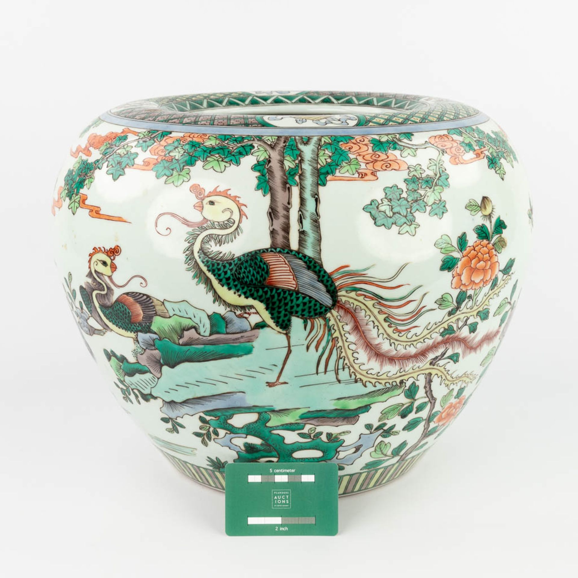 A large Chinese Famille Verte Cache-pot, decorated with cranes, peacocks and ducks. 19th/20th C. (H: - Image 2 of 15