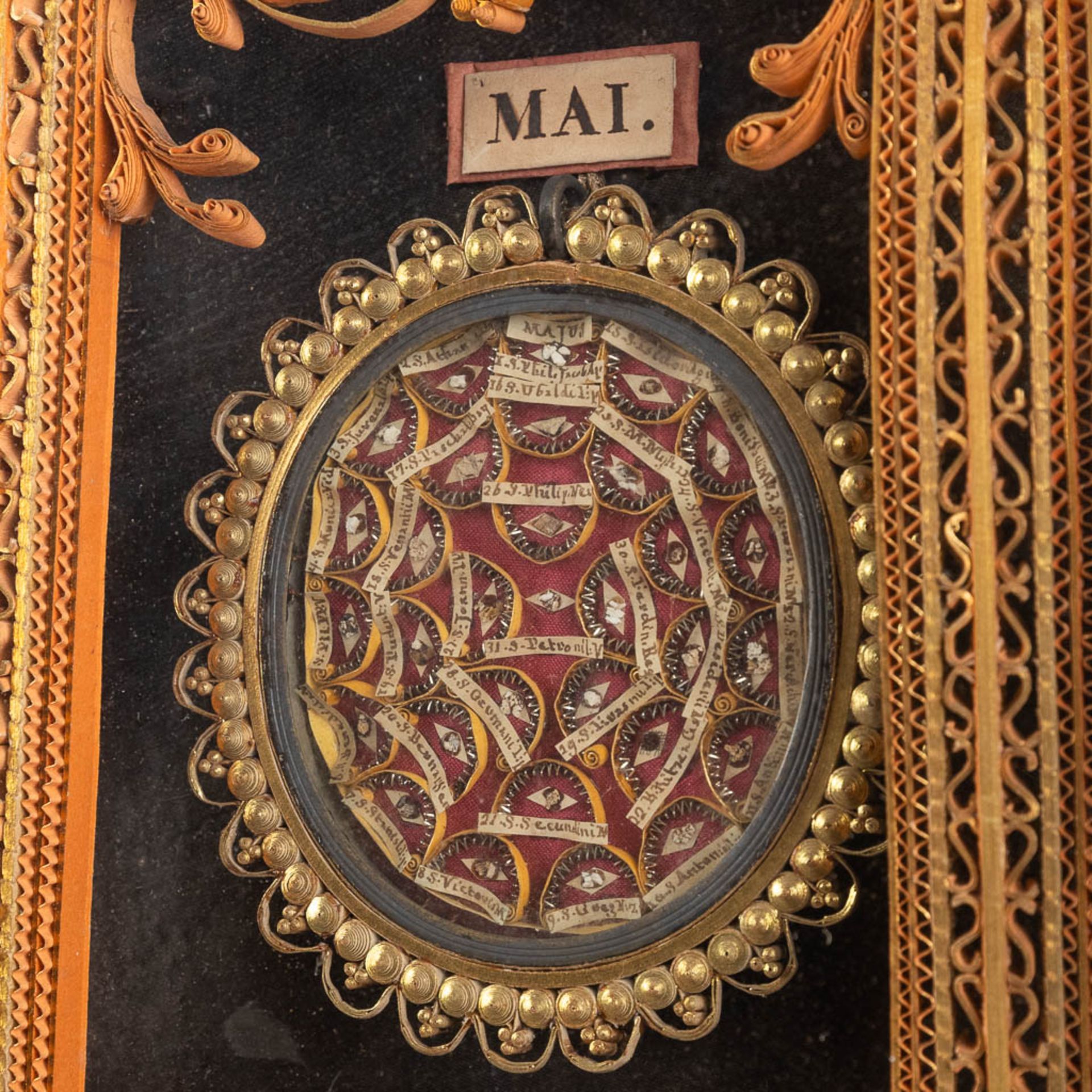 A pair of reliquary frames 'The year calendar' with 365 relics for each day of the year. 19th C. (W: - Image 10 of 11