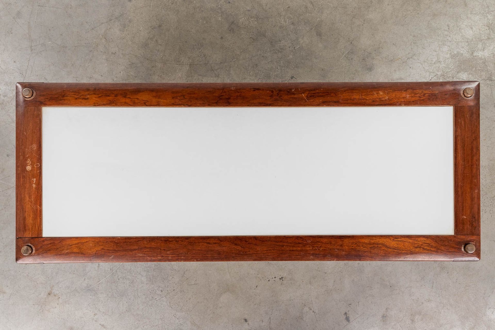 A mid-century coffee table with a reversible top, teak. Circa 1960. (L: 42 x W: 40 x H: 125 cm) - Image 8 of 15