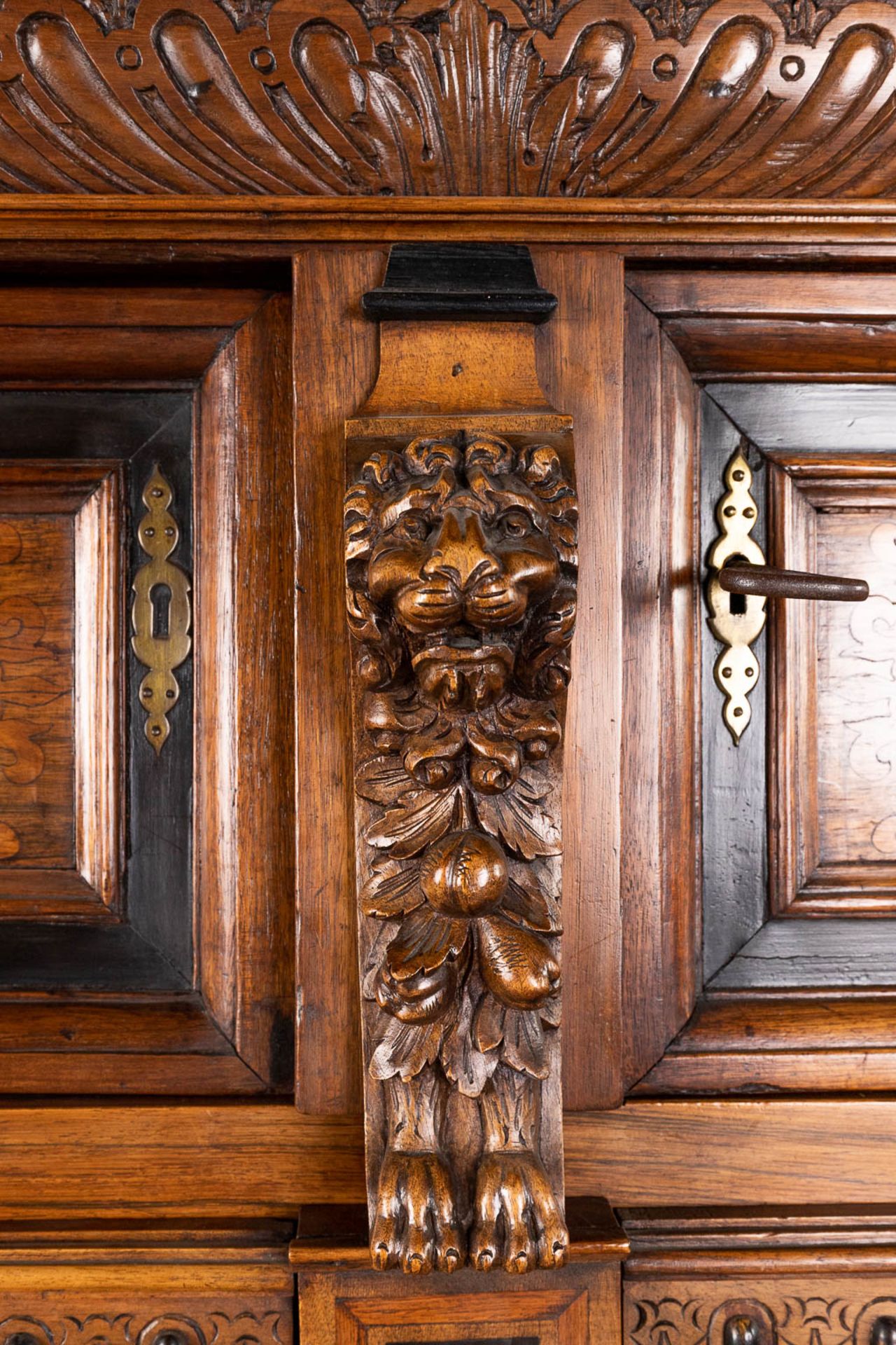 An antique 4-door cabinet 'Flemish Renaissance' oak and ebony, 18th C. (L: 68 x W: 162 x H: 144 cm) - Image 5 of 18