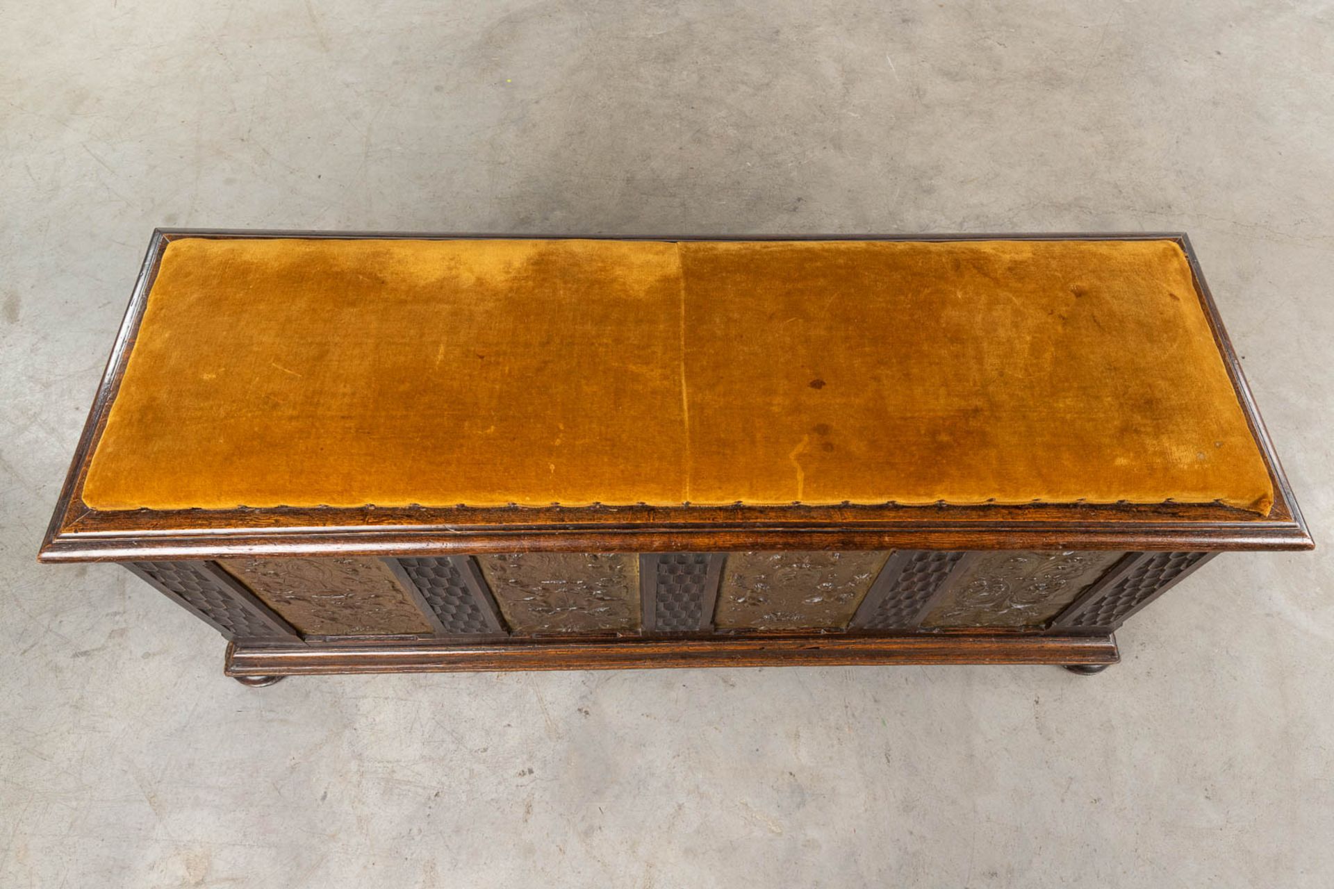 An antique chest and bench finished with dinanderie plaques. 19th C. (L: 50 x W: 148 x H: 60 cm) - Image 9 of 14