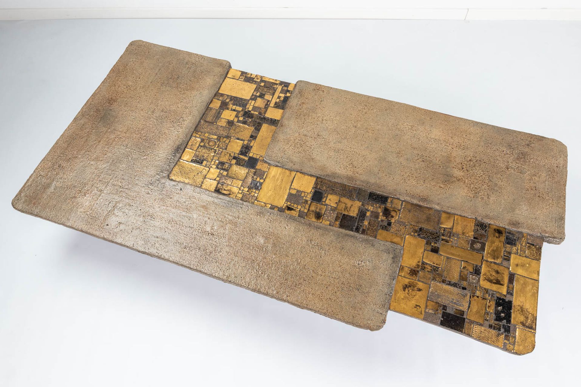 Pia MANU (XX) 'Coffee Table' gold glaze tiles and ceramics. Circa 1960. (L: 86 x W: 175 x H: 32 cm) - Image 6 of 19