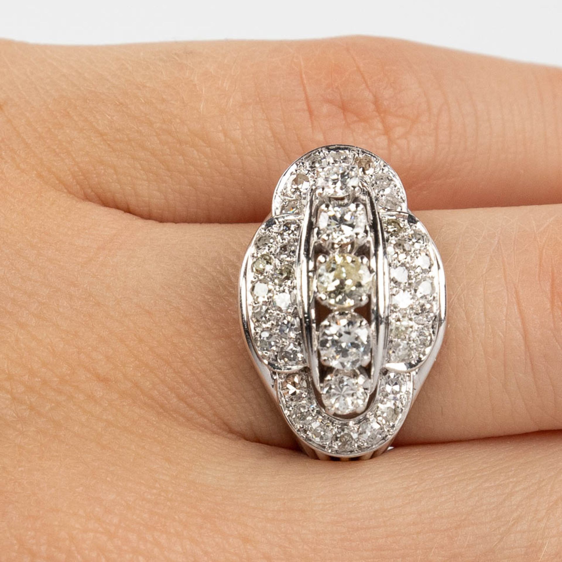 An antique ring with 5 larger and 36 smaller brilliants, in a platinum ring. 9,57g. size: 53 - Image 10 of 12