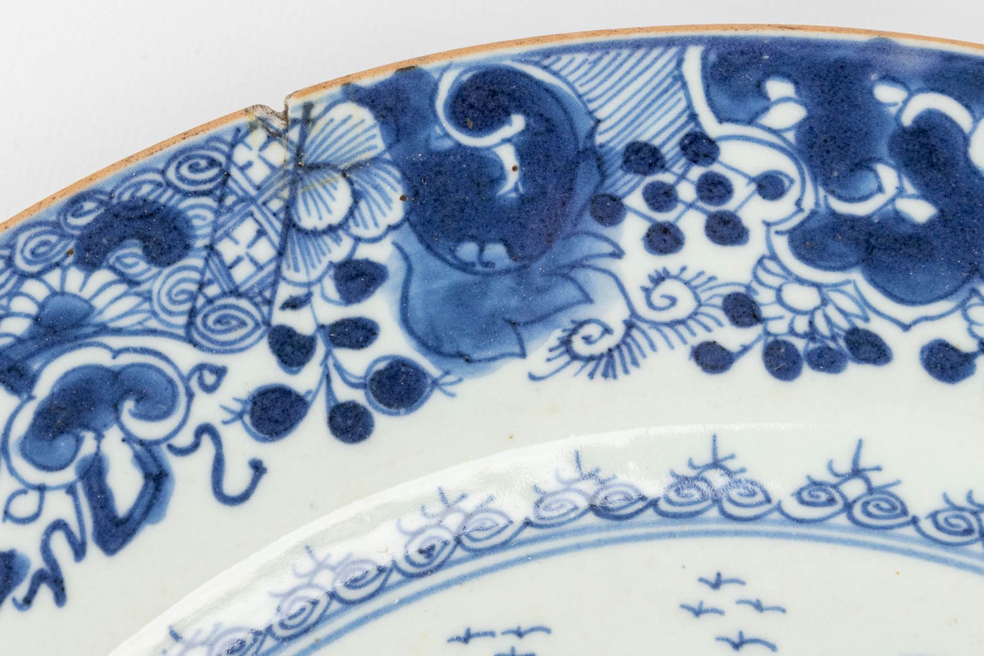 A collection of 10 Chinese porcelain plates with blue-white decor. 19th/20th century. (D: 35 cm) - Bild 4 aus 23