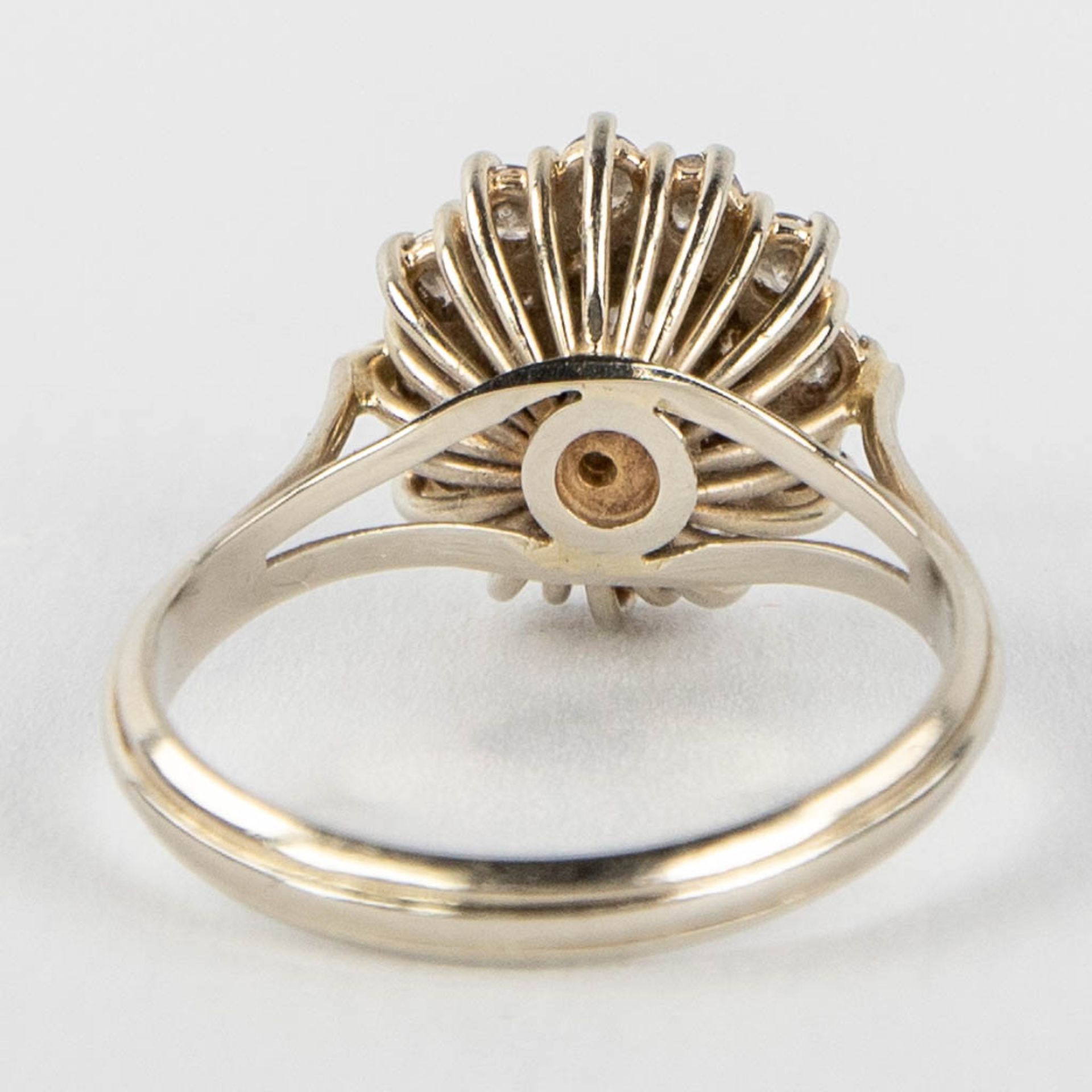 A ring mounted with 19 brilliants, 18 karat white gold. 3,97g. size: 55 - Image 9 of 14