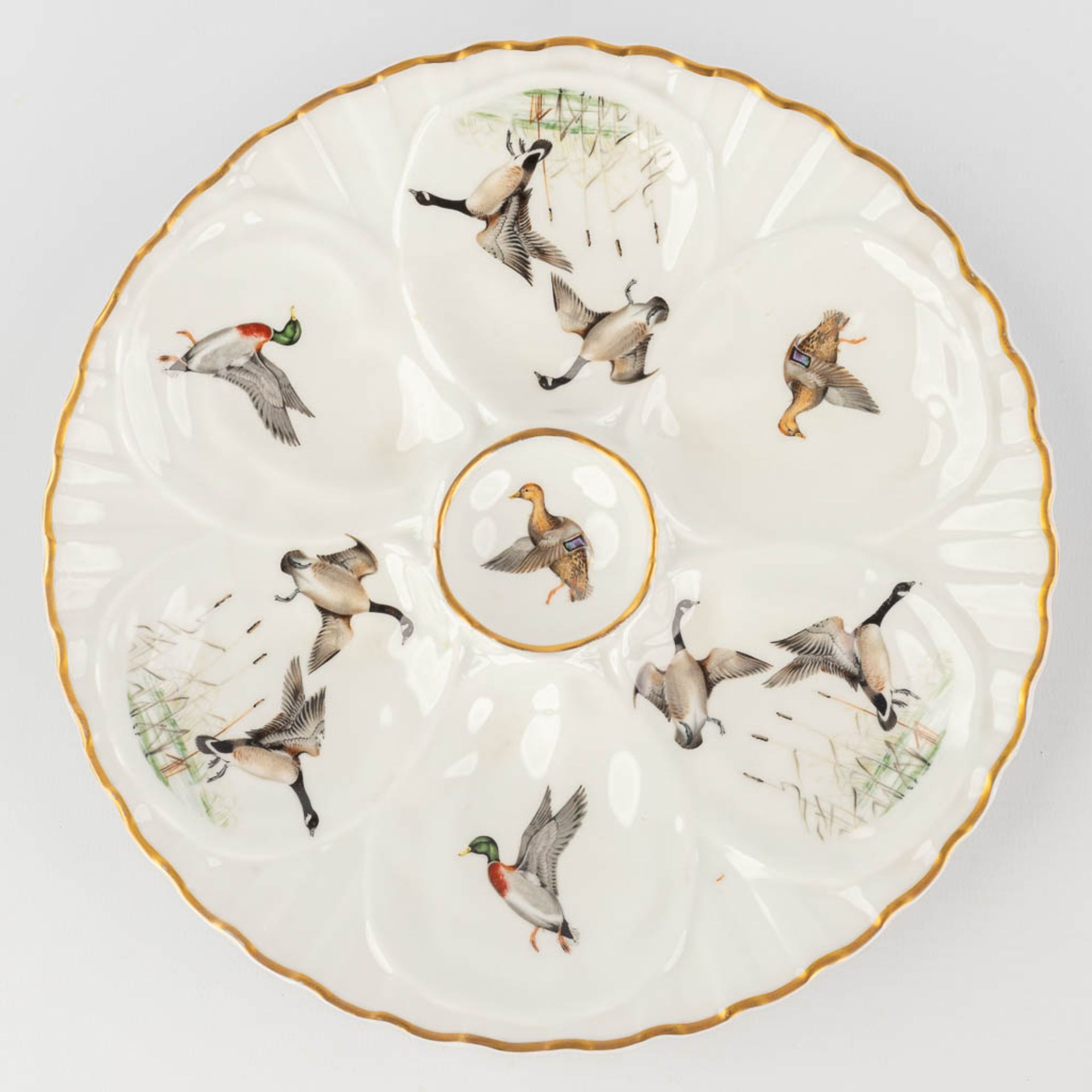 Porcelaine De Paris, France, a collection of 12 oyster plates decorated with birds. 20th C. (D: 23 c - Image 7 of 14