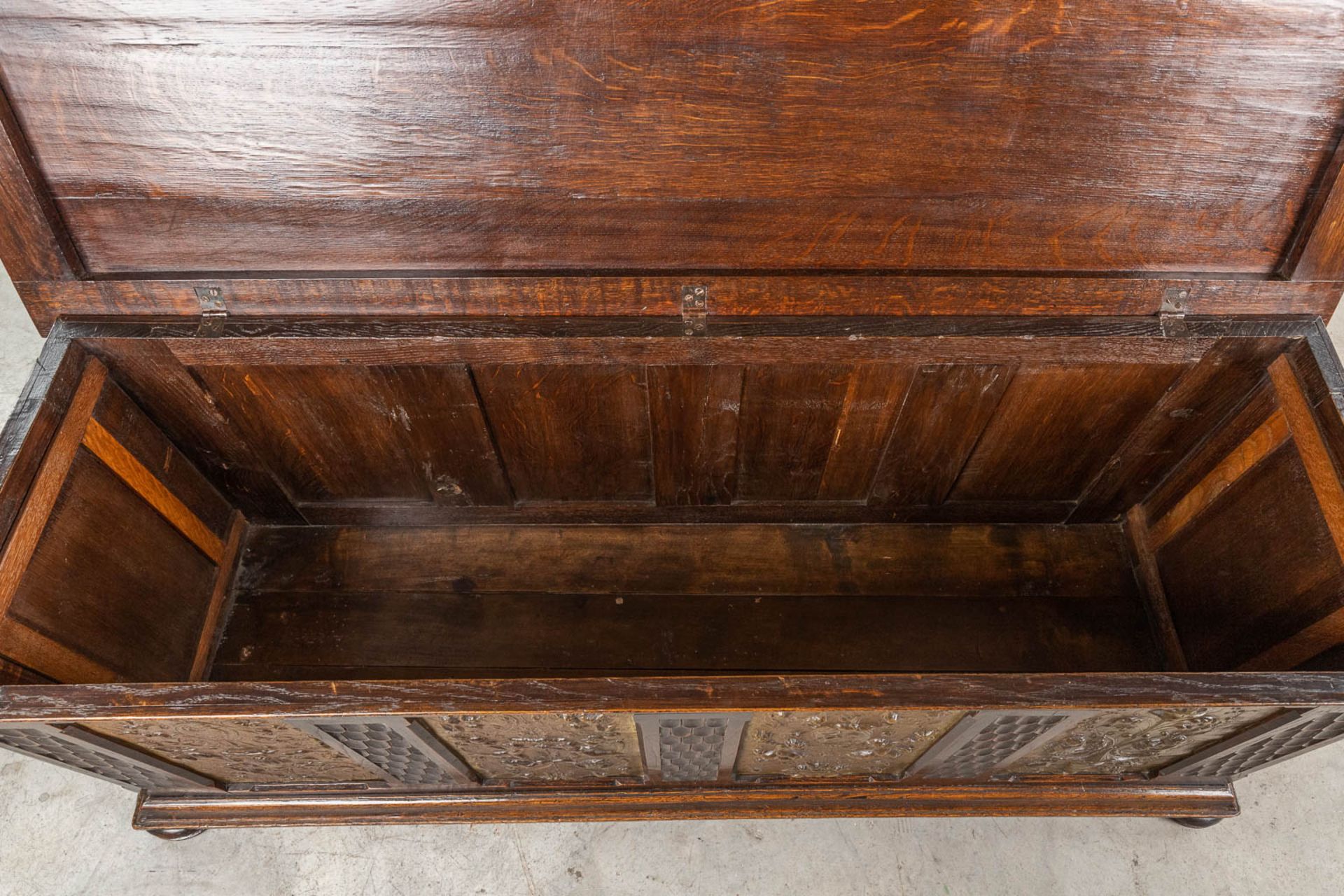 An antique chest and bench finished with dinanderie plaques. 19th C. (L: 50 x W: 148 x H: 60 cm) - Image 14 of 14