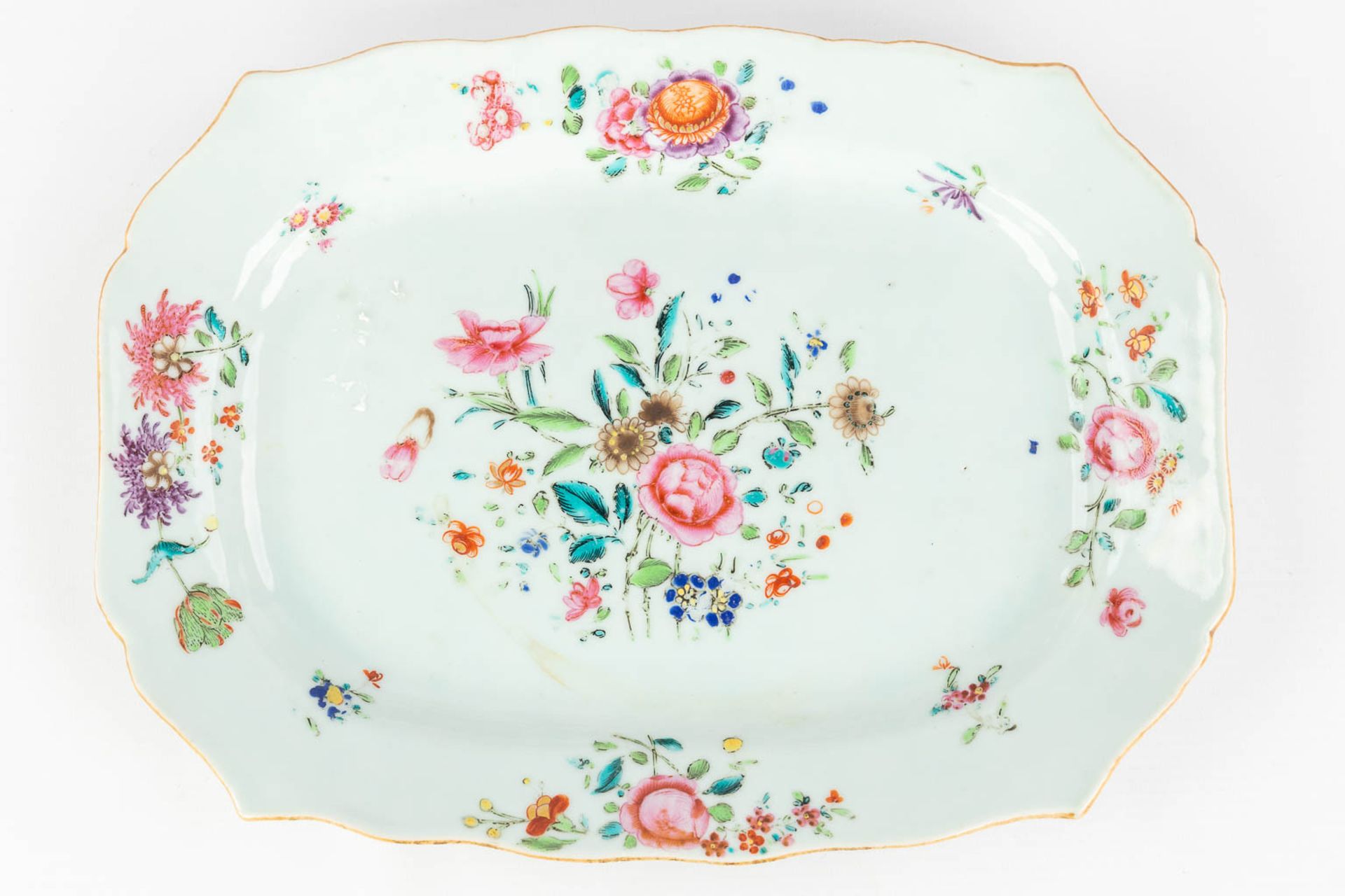 A collection of 12 Chinese Famille Rose plates, 18th/19th/20th century. (D: 36 cm) - Bild 5 aus 23