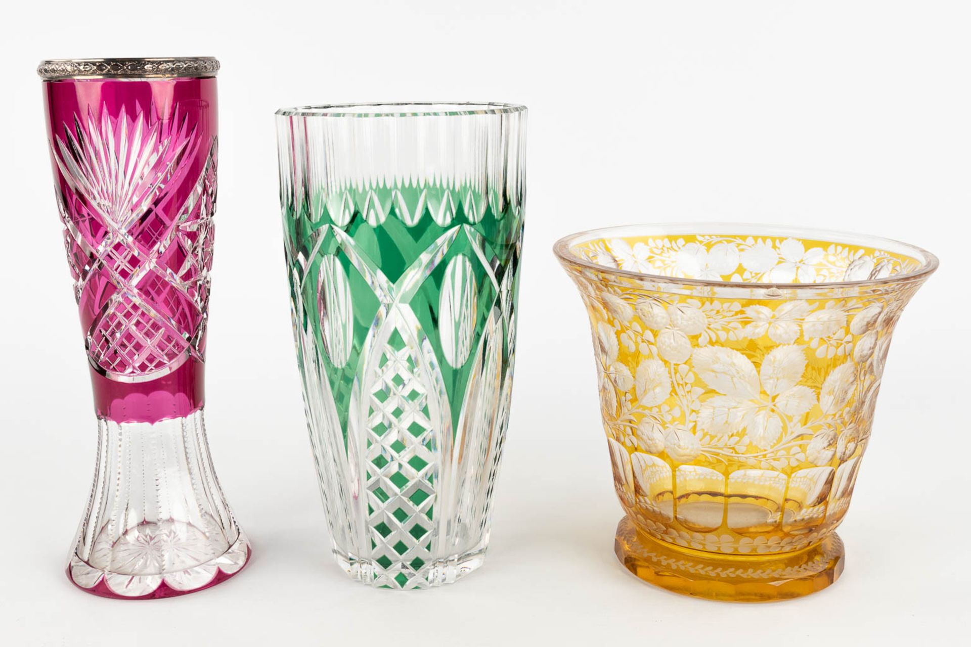 A collection of 5 vases and carafes, Bohemian glass and Val Saint Lambert. (H: 37 x D: 14 cm) - Image 10 of 18