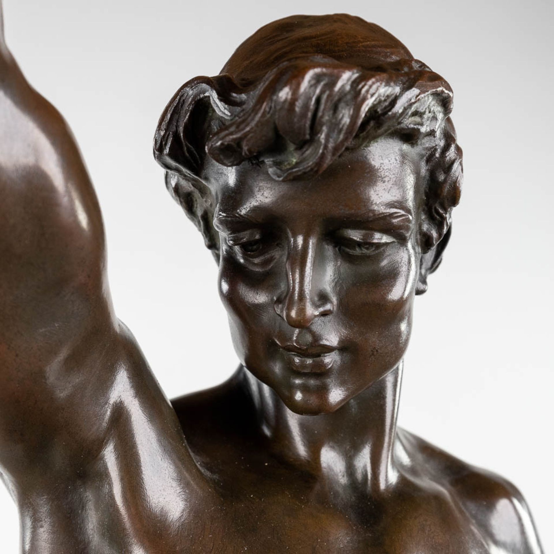 Marcel DÄBUT (1865-1933) 'Le Vainqueur' patinated bronze. (L: 40 x W: 30 x H: 91 cm) - Image 7 of 11
