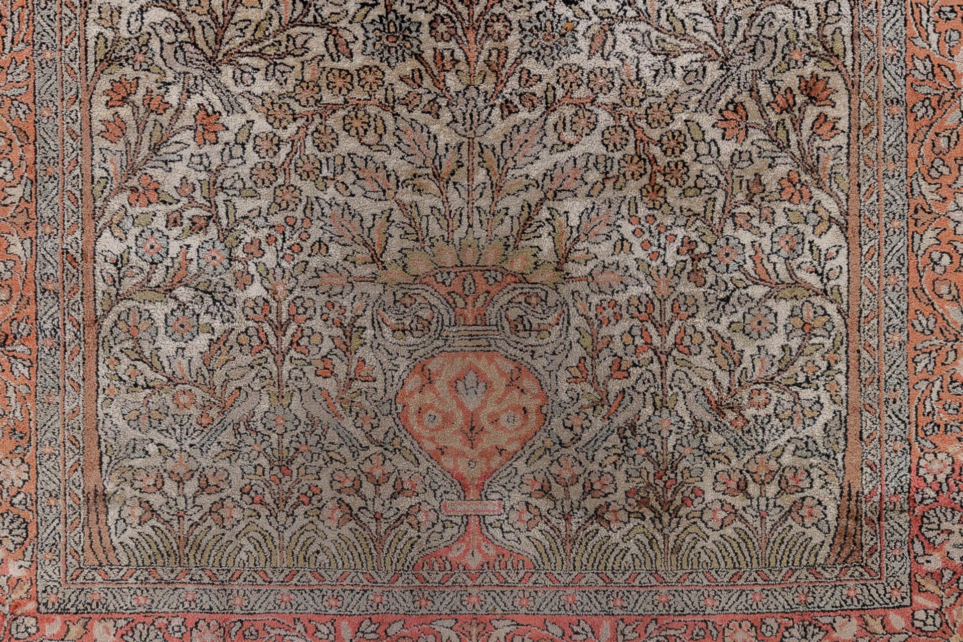 An Oriental hand-made carpet. Flower Vase, Kashan. (L: 223 x W: 146 cm) - Image 3 of 6