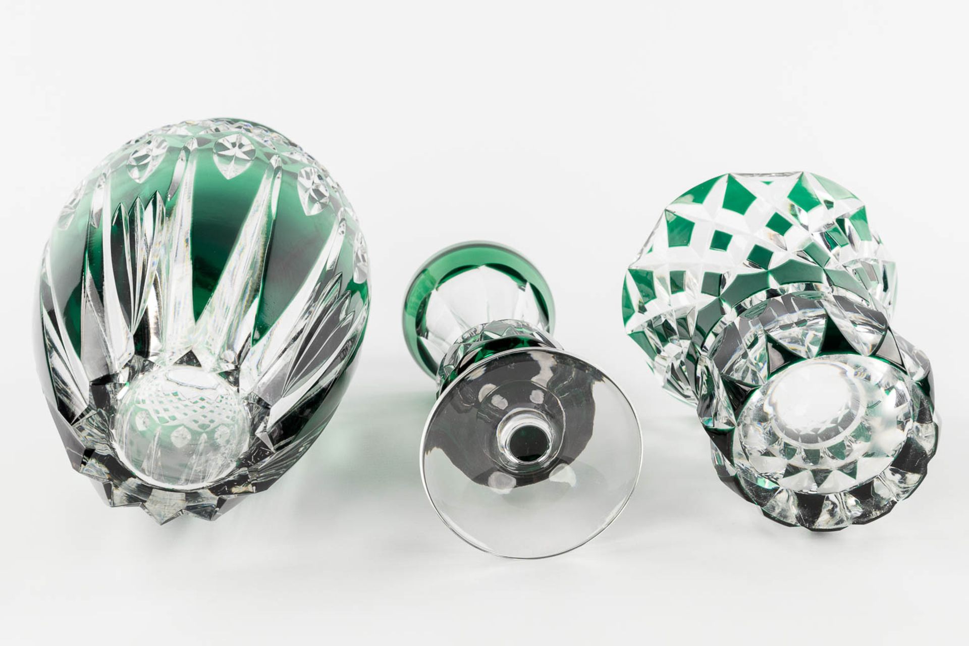 Val Saint Lambert, a collection of 3 vases, green cut crystal. (H: 30 x D: 15 cm) - Image 8 of 13