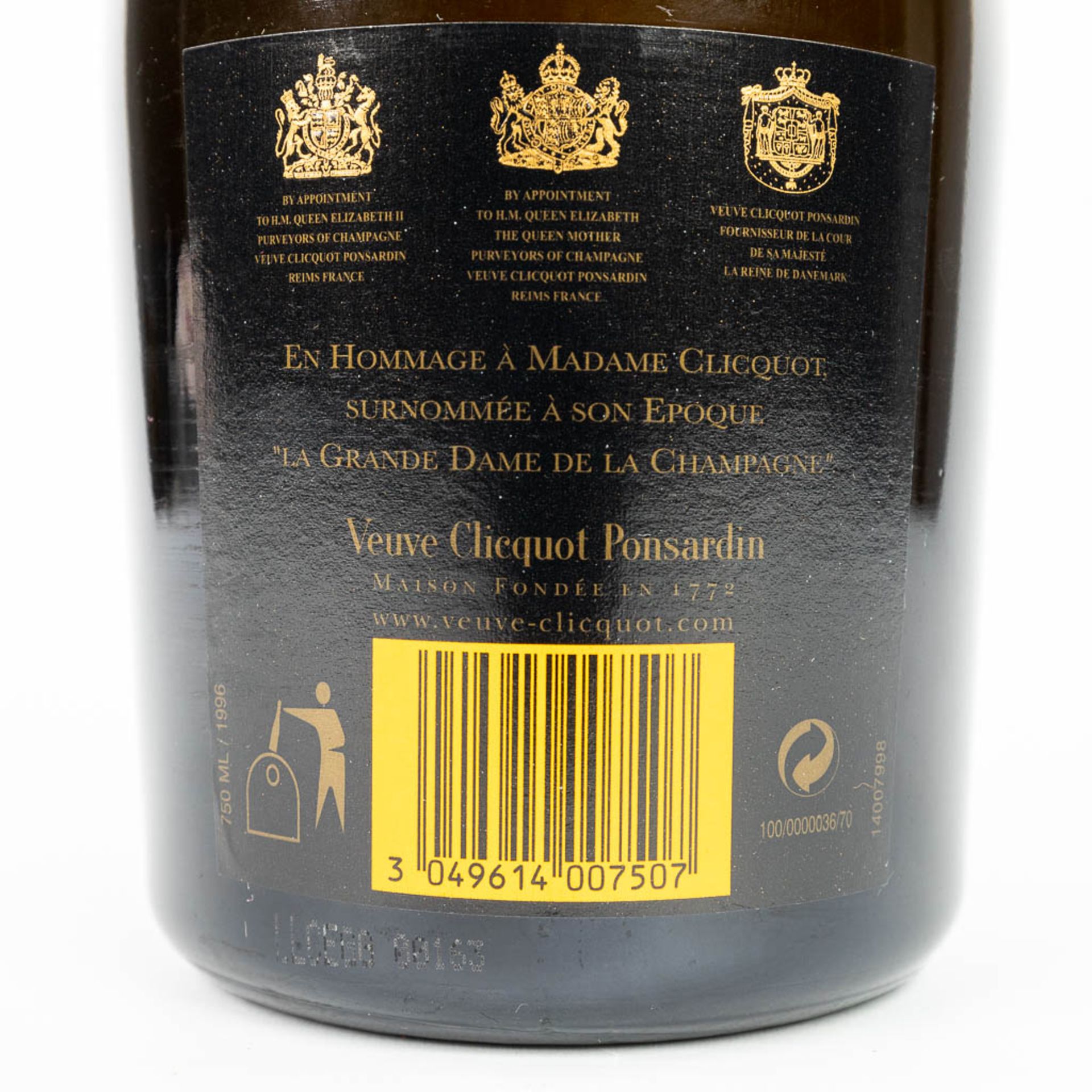 A bottle of Veuve Clicquot Ponsardin 1996 'La Grande Dame' limited edition by Emilio Pucci. - Bild 8 aus 14
