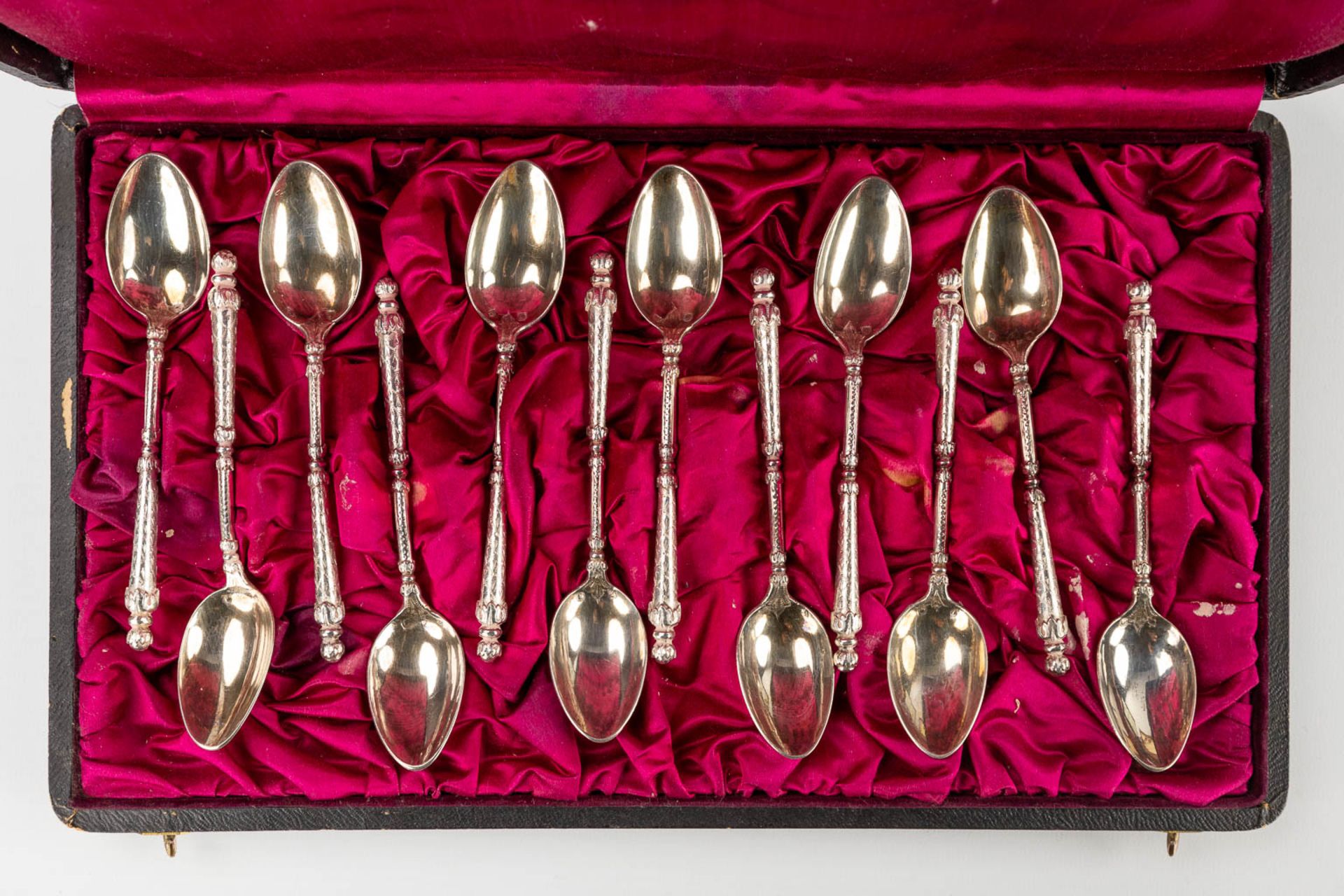 An assembled collection of silver and silver-plated cutlery in 6 storage boxes. - Image 3 of 25