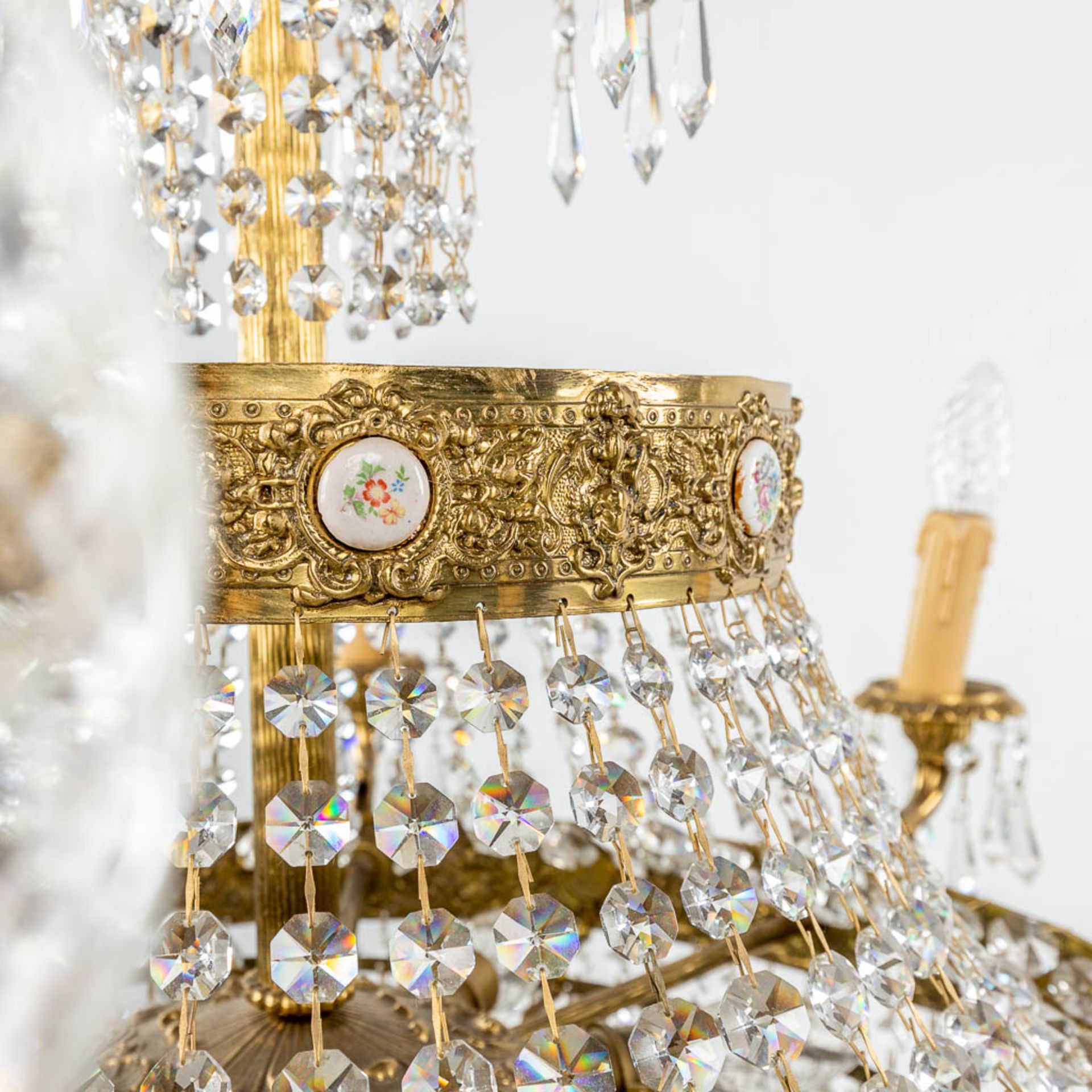 A brass and glass chandelier 'Robe ˆ Perles', finished with small porcelain plaques. 20th C. (H: 100 - Image 9 of 14