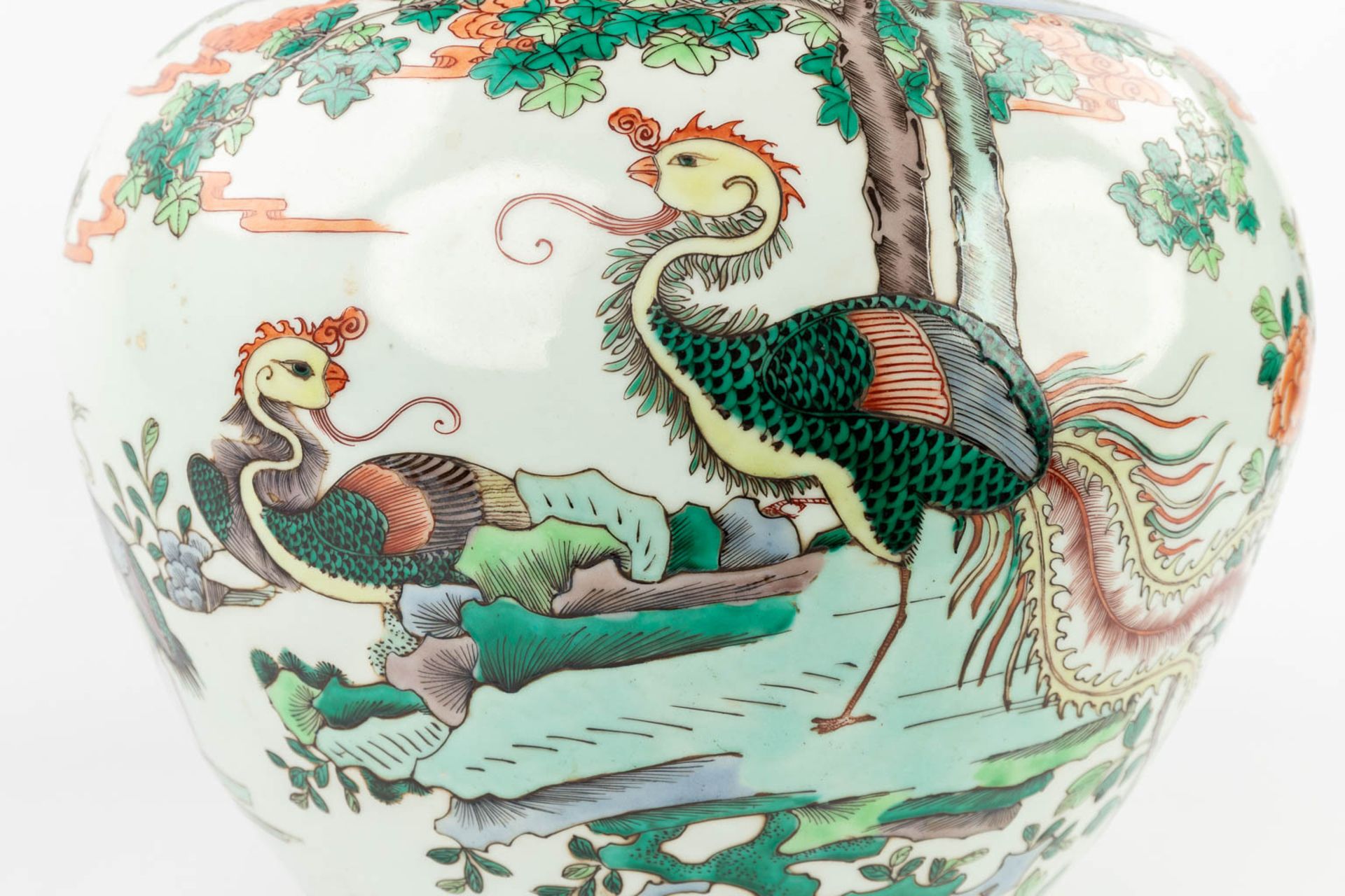 A large Chinese Famille Verte Cache-pot, decorated with cranes, peacocks and ducks. 19th/20th C. (H: - Image 12 of 15