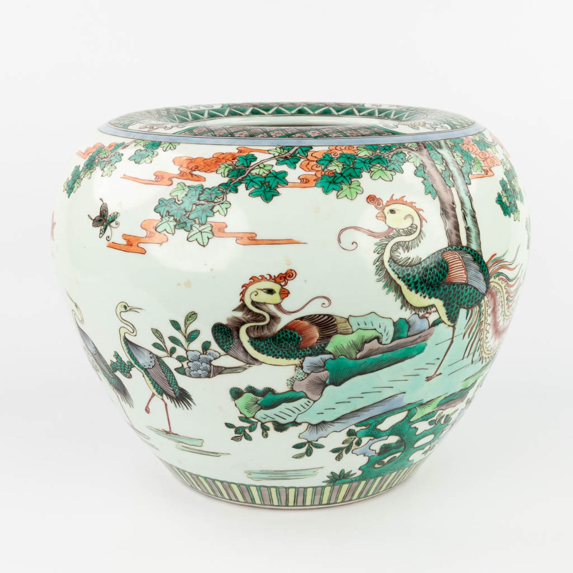 A large Chinese Famille Verte Cache-pot, decorated with cranes, peacocks and ducks. 19th/20th C. (H: - Image 9 of 15