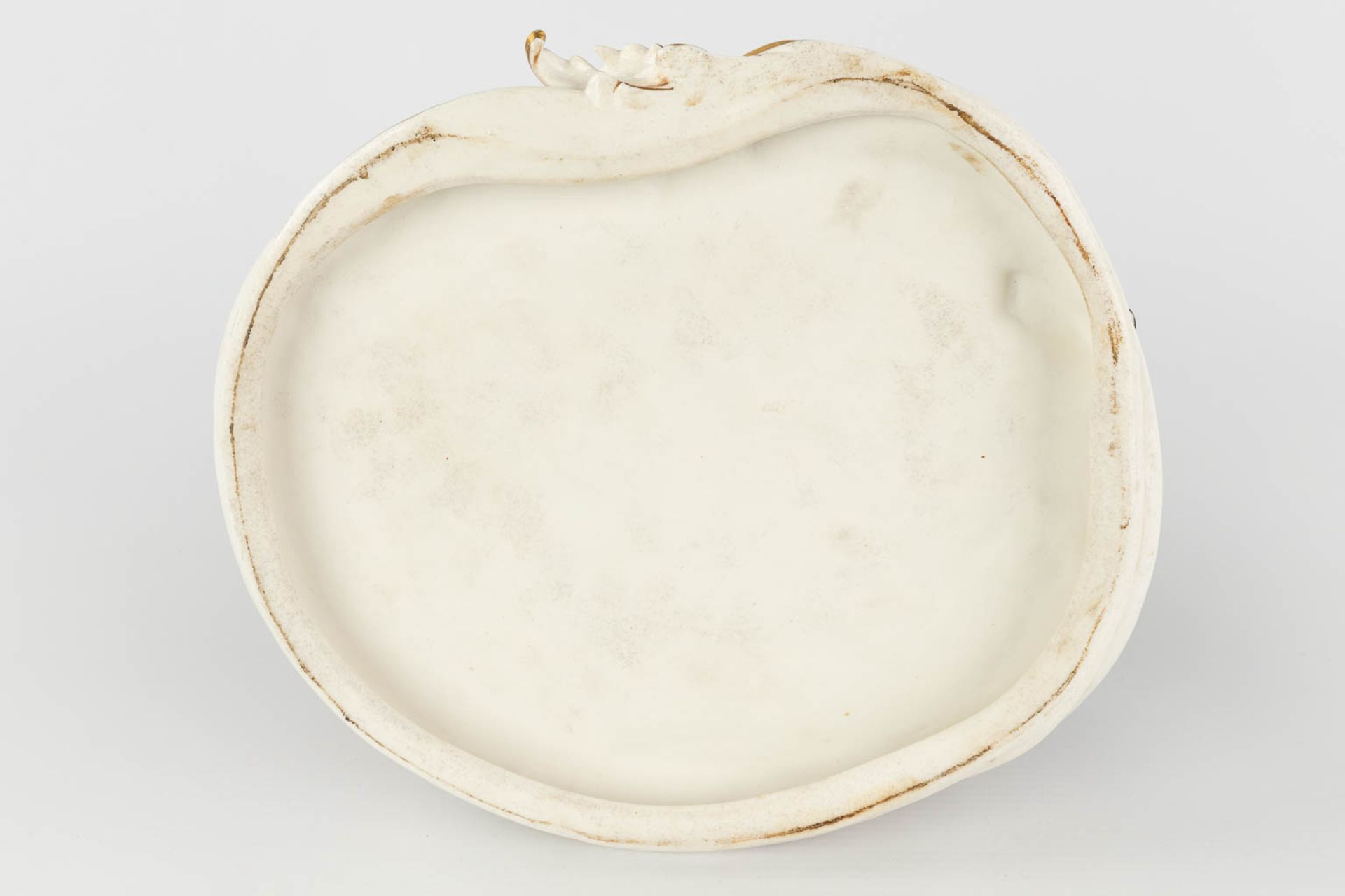 Capodimonte, a porcelain scne with figurines. (L: 26 x W: 29 x H: 30 cm) - Image 9 of 15