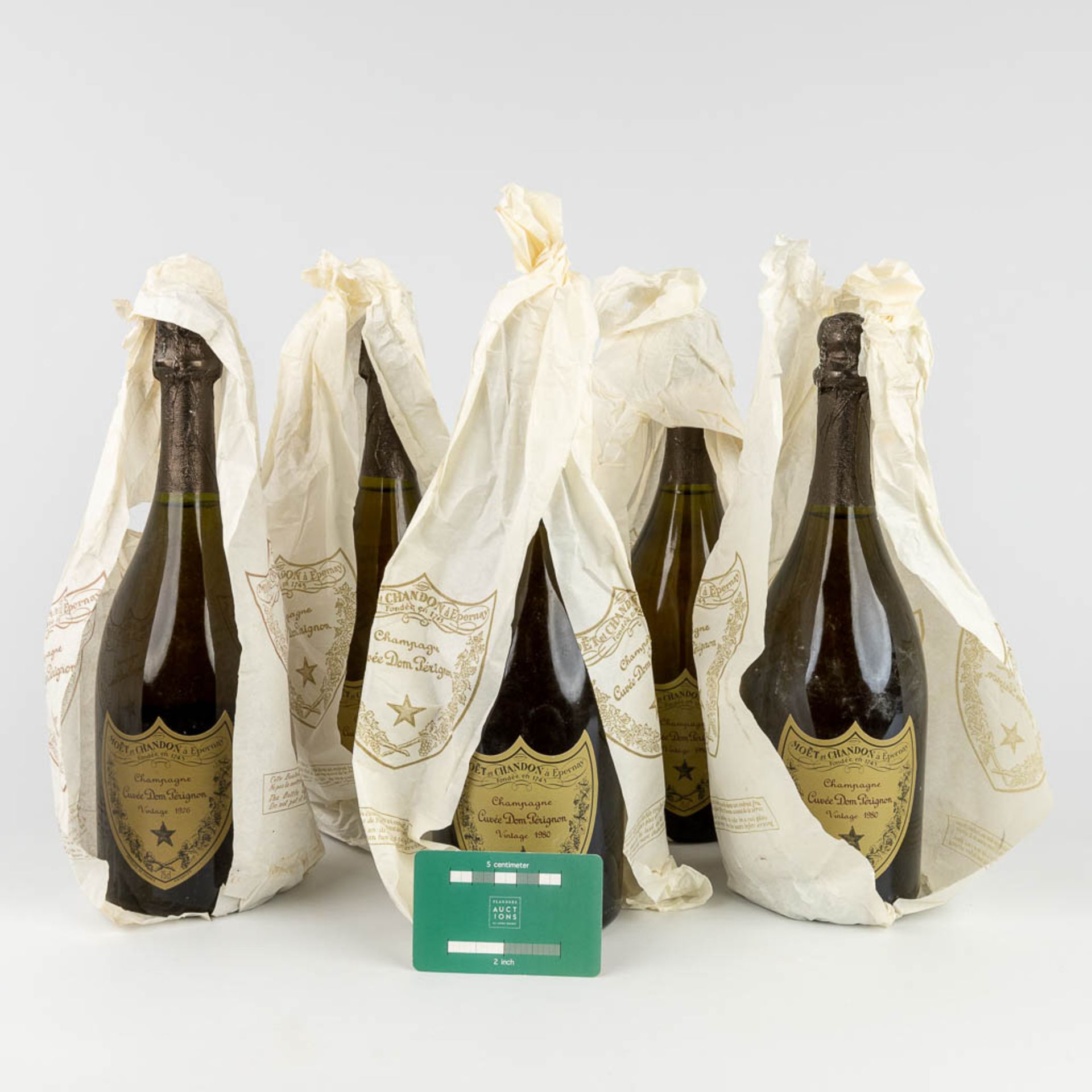 Dom Perignom, a collection of 5 Champagne bottles. 4 x 1980, 1 x 1976. - Bild 2 aus 12