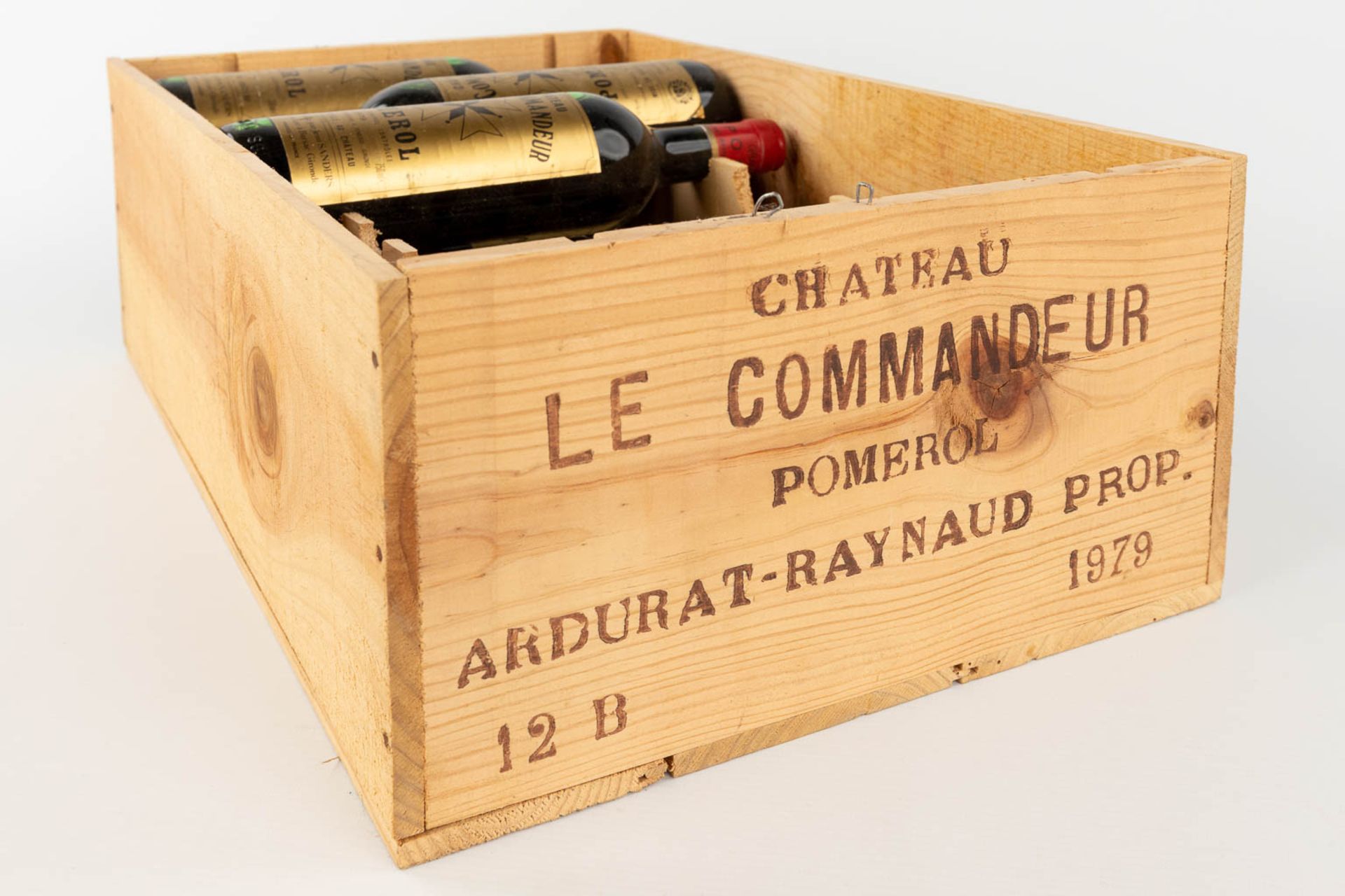 Chateau Commandeur Pomerol, 1979, a collection of 9 botlles in the original casket. - Bild 3 aus 13