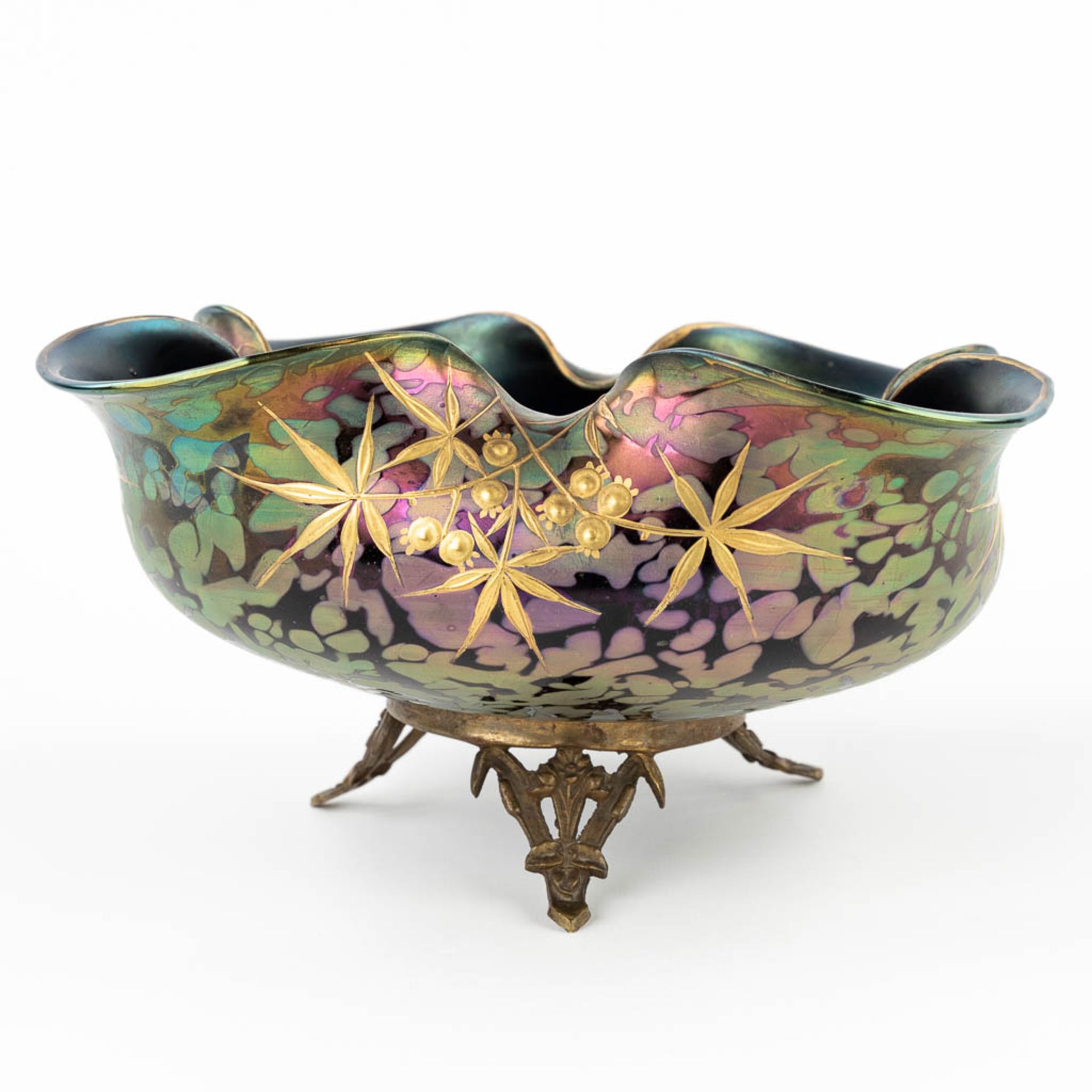 A Pâte-de-Verre glass bowl on a bronze base, Art Nouveau. (H: 12 x D: 26,5 cm) - Image 6 of 11